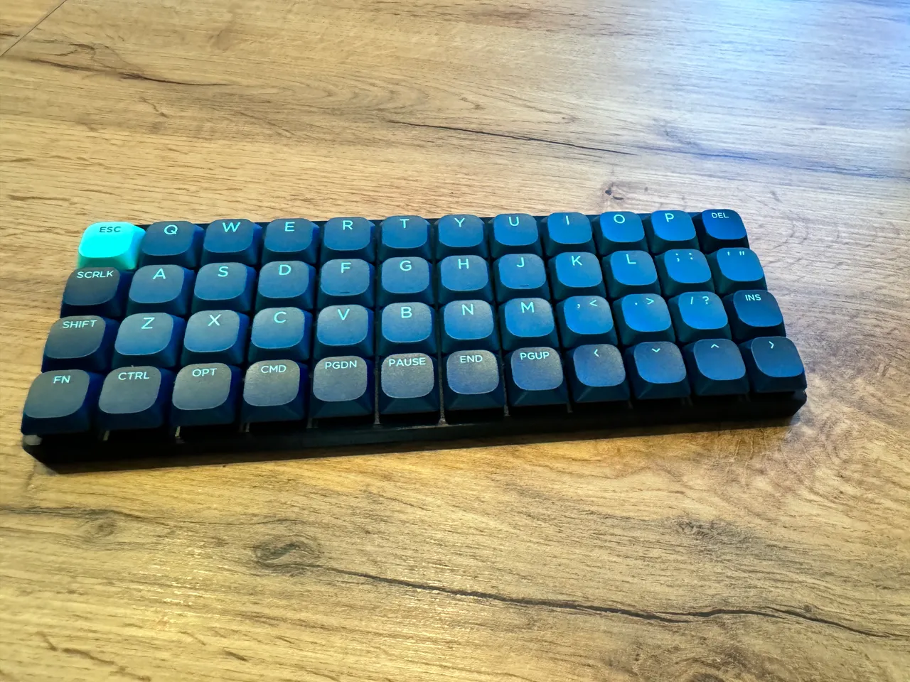 40% 分割型Plankキーボード 分割型無線接続 40% Plankキーボード黒 左右分割40%キーボード(試作)を