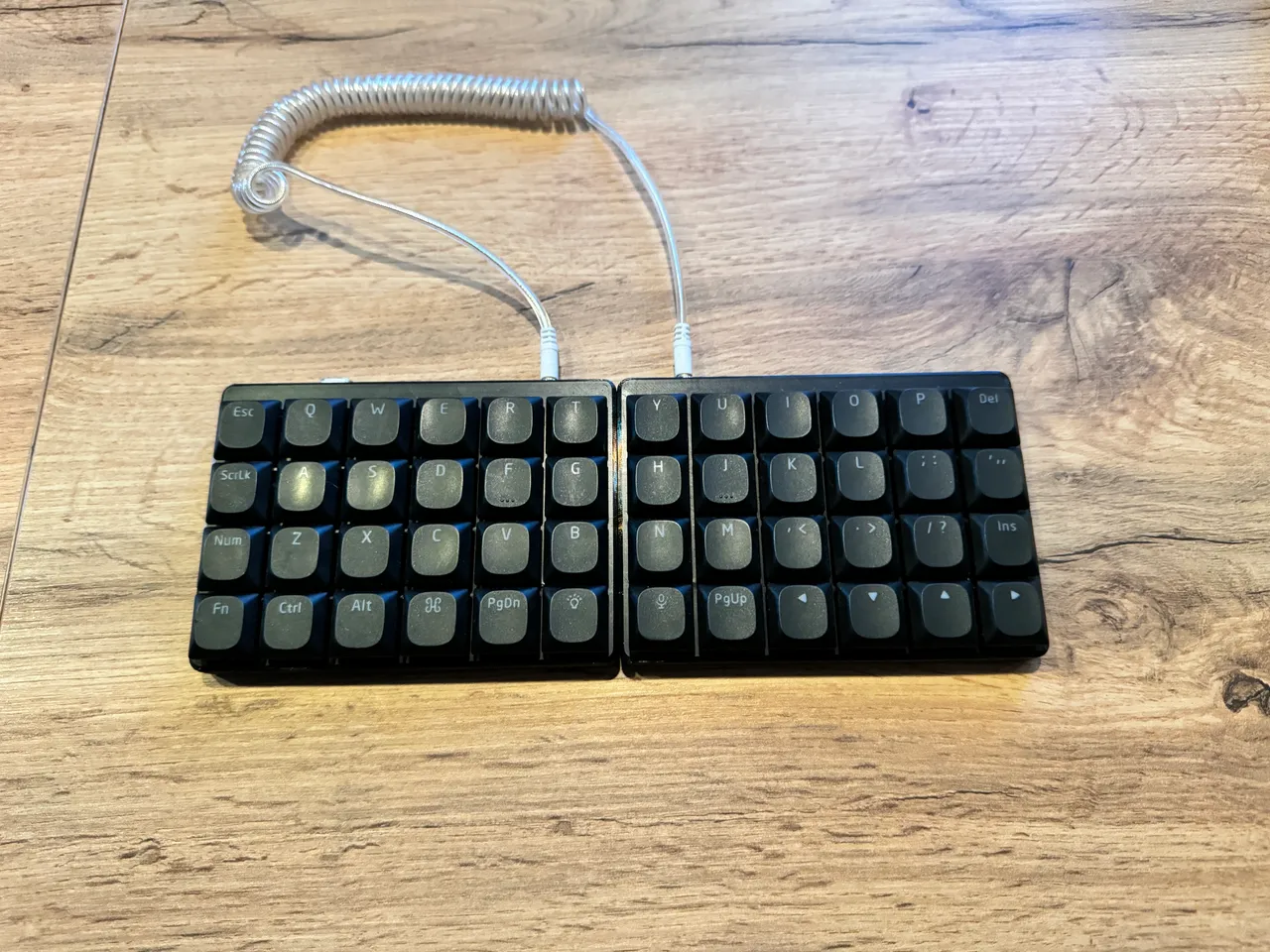 40% 分割型Plankキーボード PLANCK Keyboard デビューしました。 – no theme.