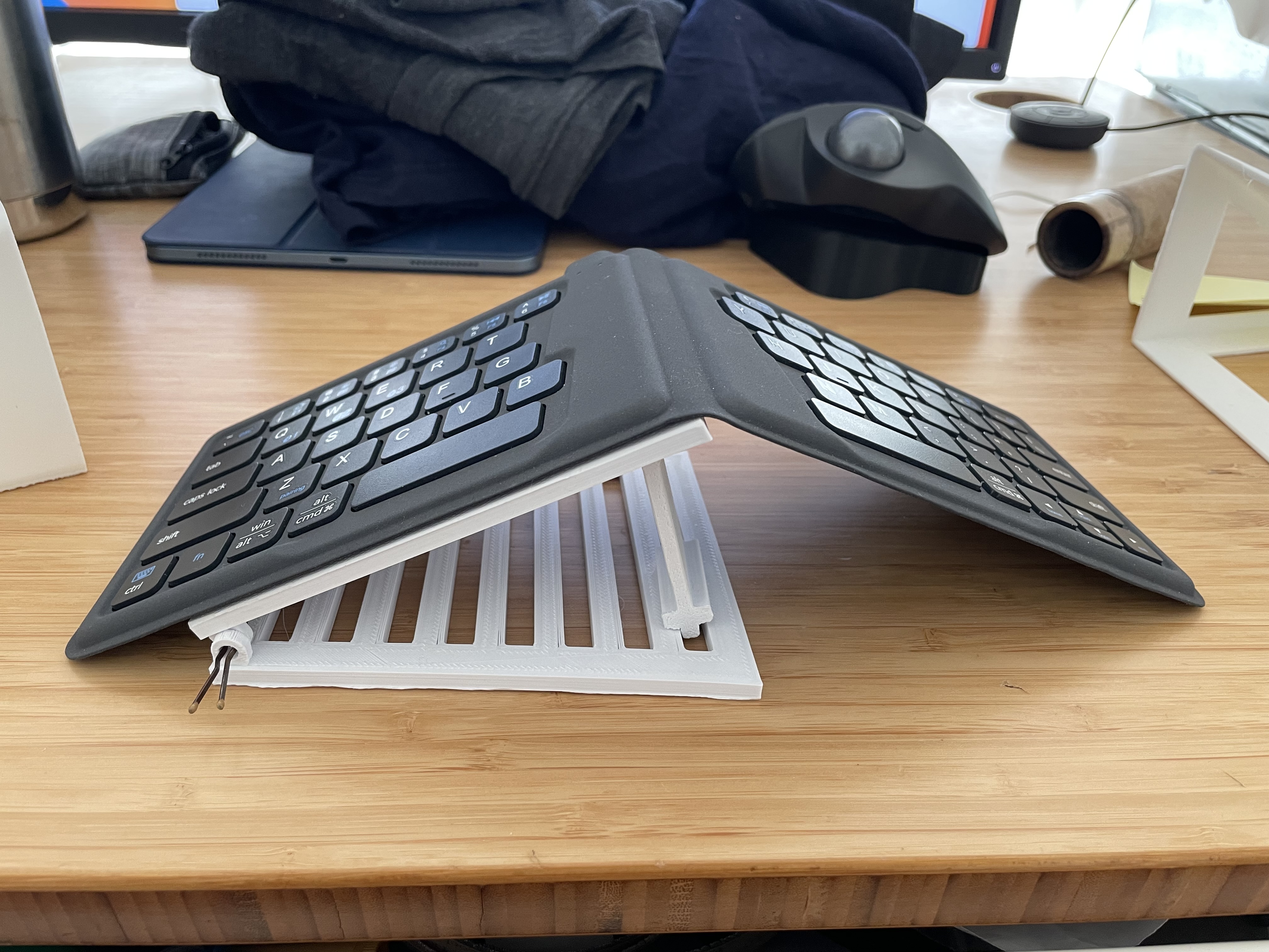 Collapsable iClever Split Keyboard tenting — thumbnail 3