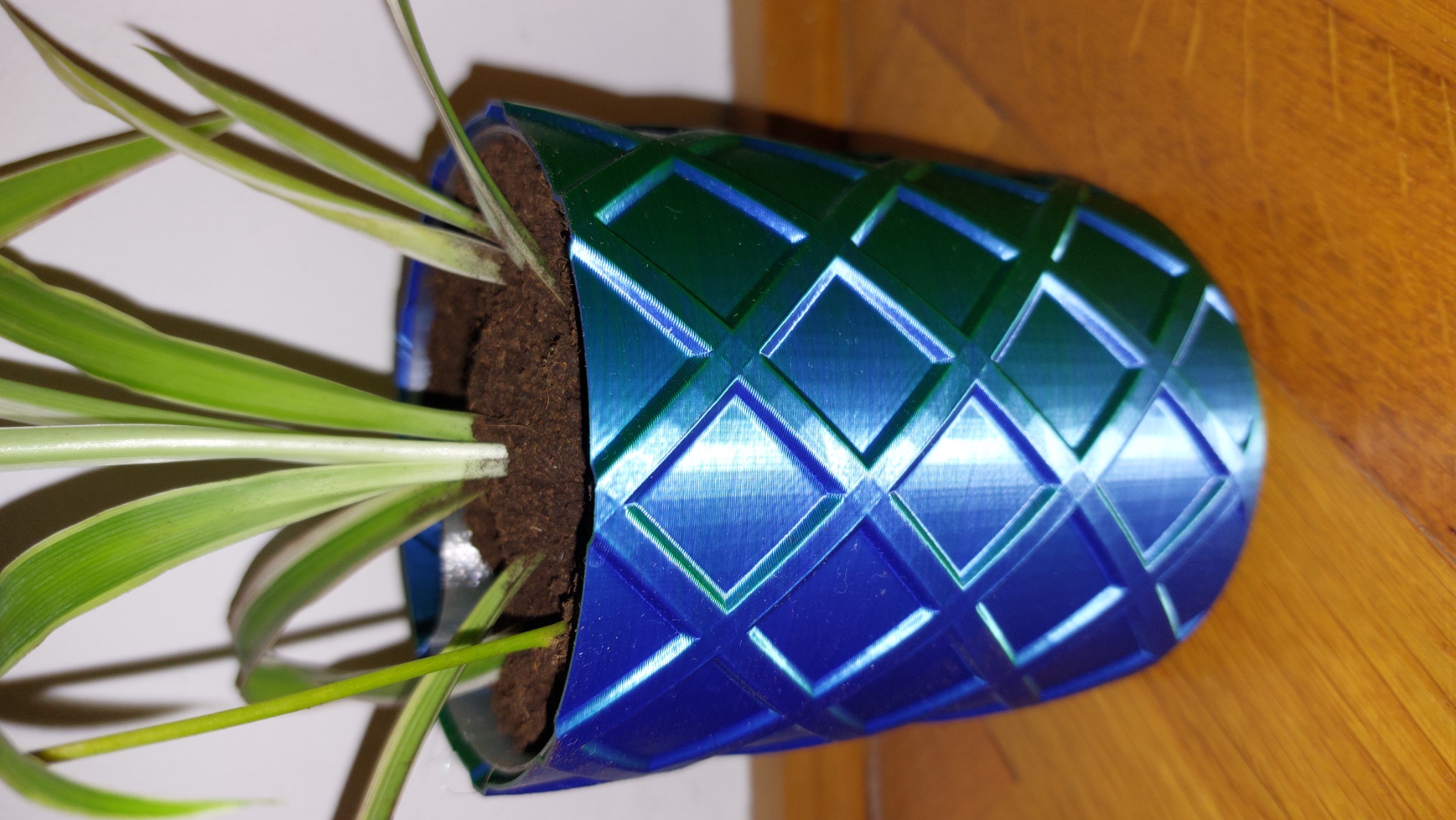 Self watering planter vase mode