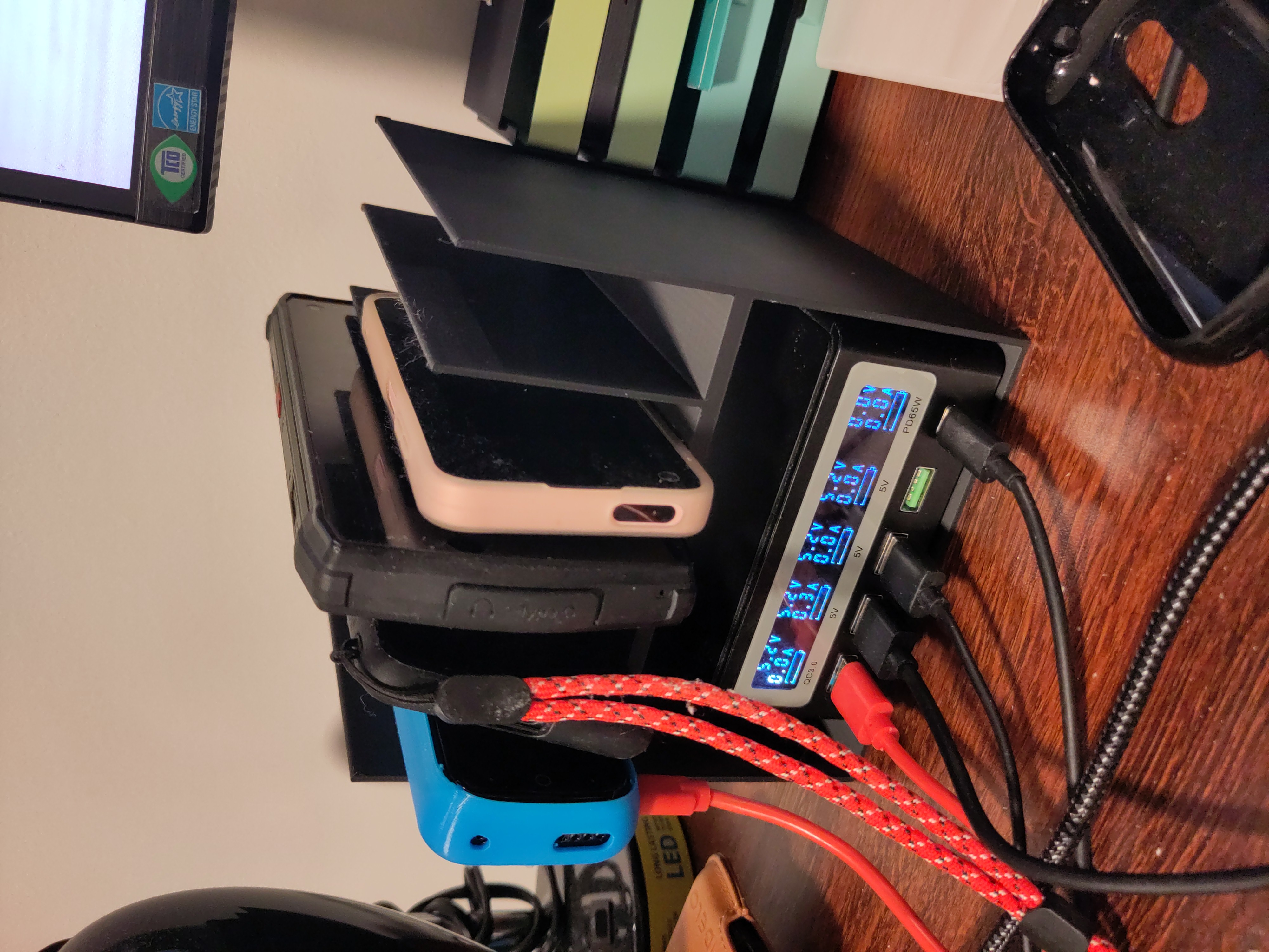 Charging Station / Phone Holder (Parametric, by default for PinePower)