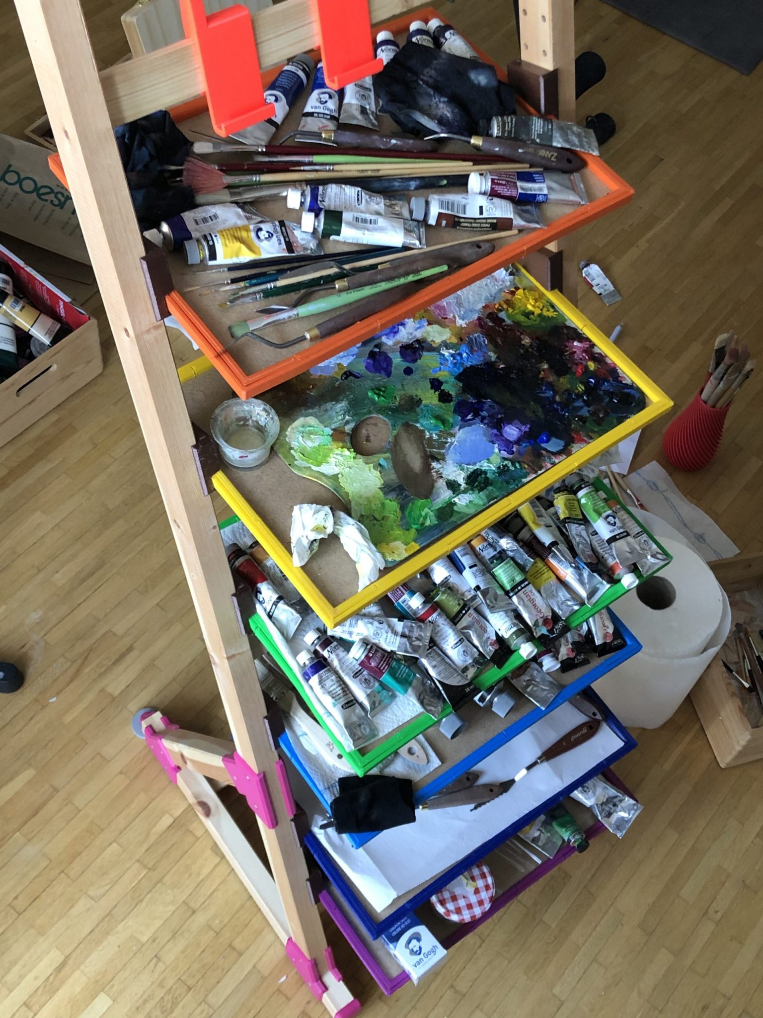 Easel for paints