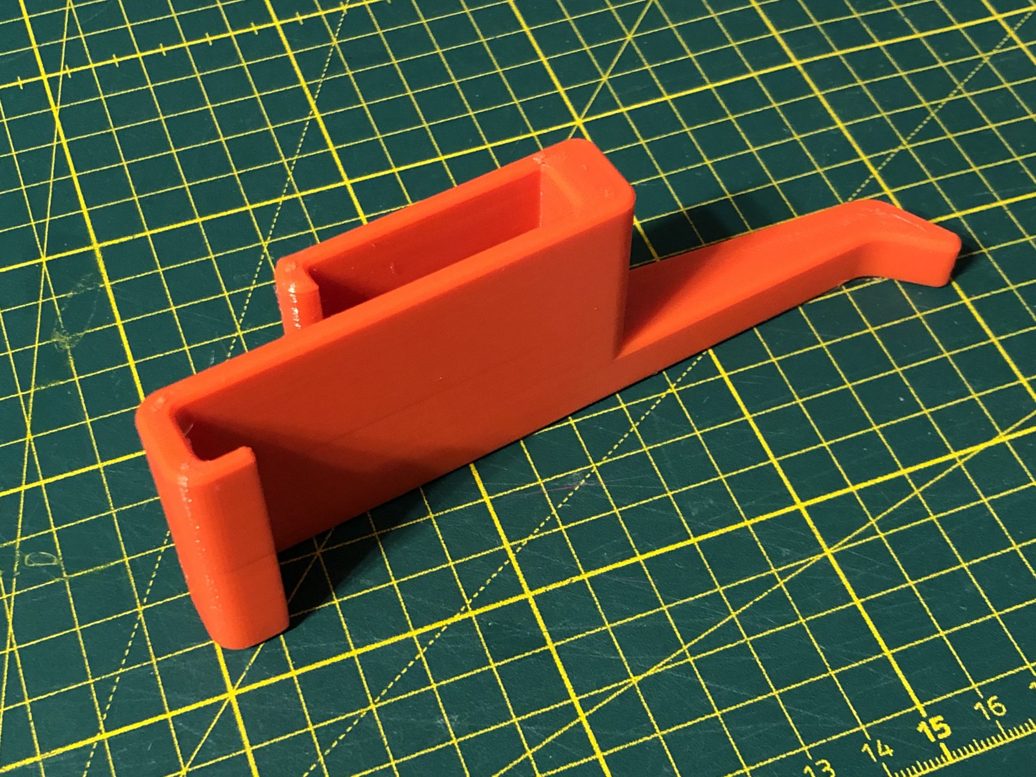 Tablet holder for the painters easel