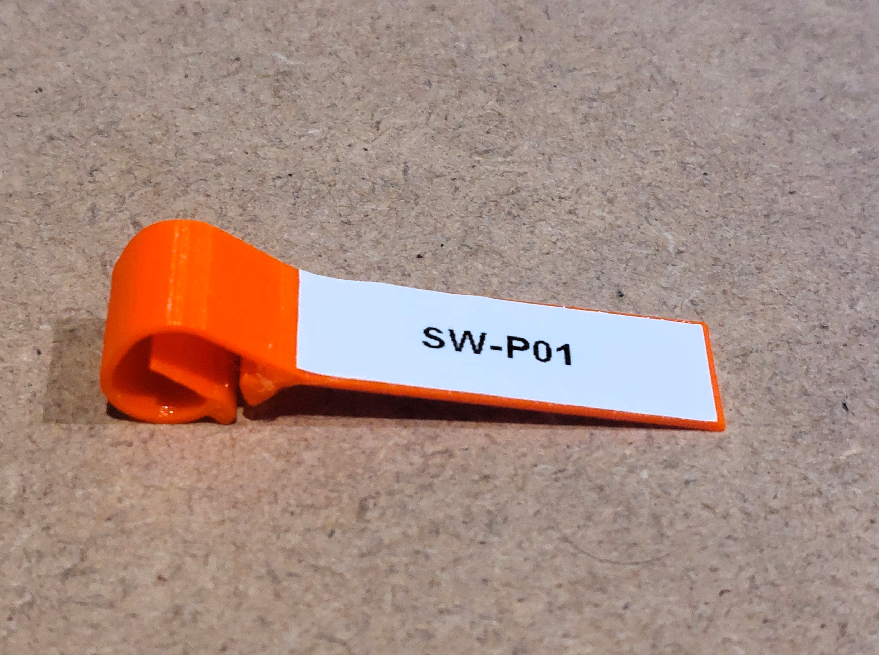 Versatile labeling cable clip. Flag style. by ron Download free STL