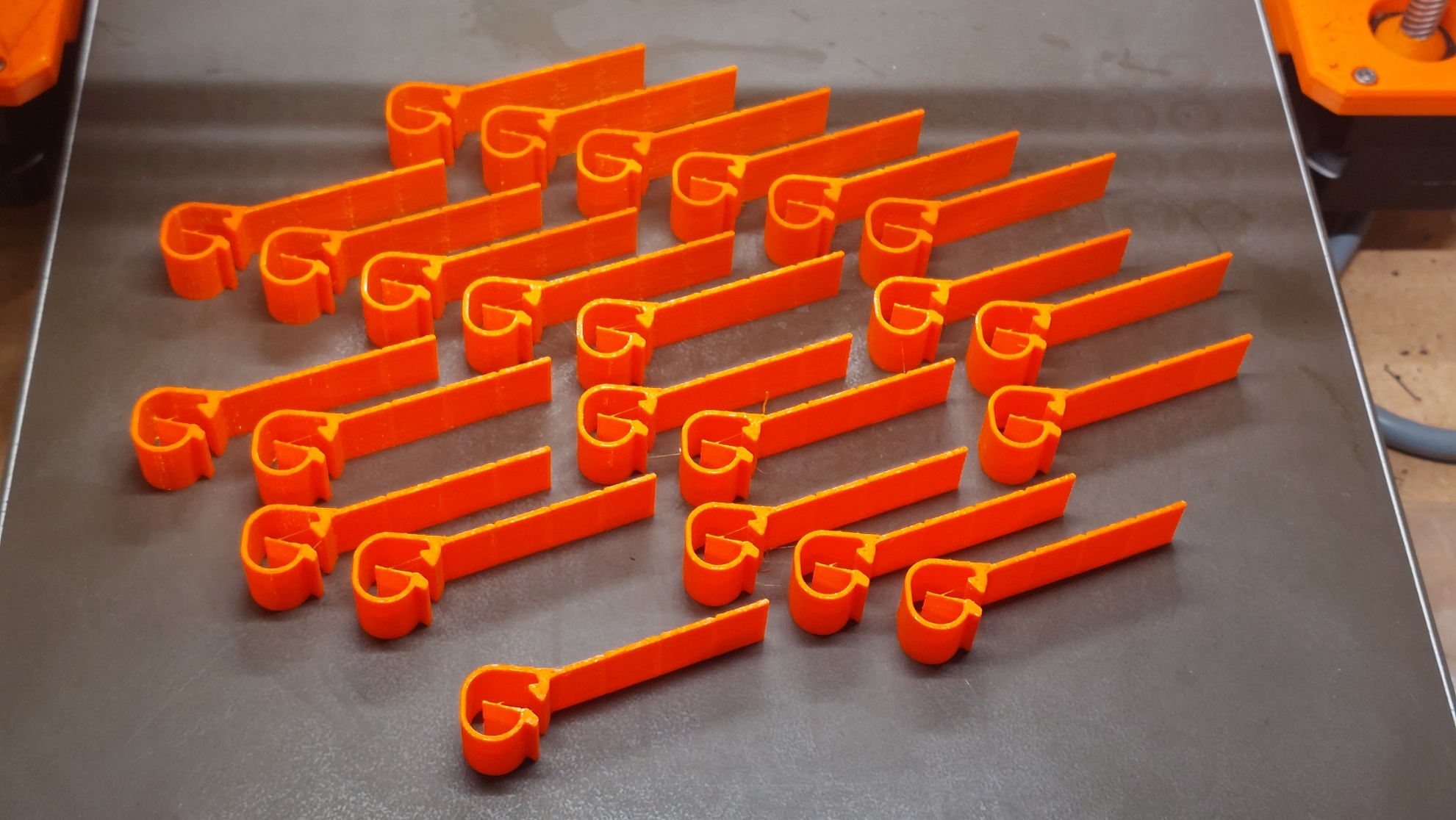 Miniatura 5 do modelo 3D Versatile labeling cable clip. Flag style.
