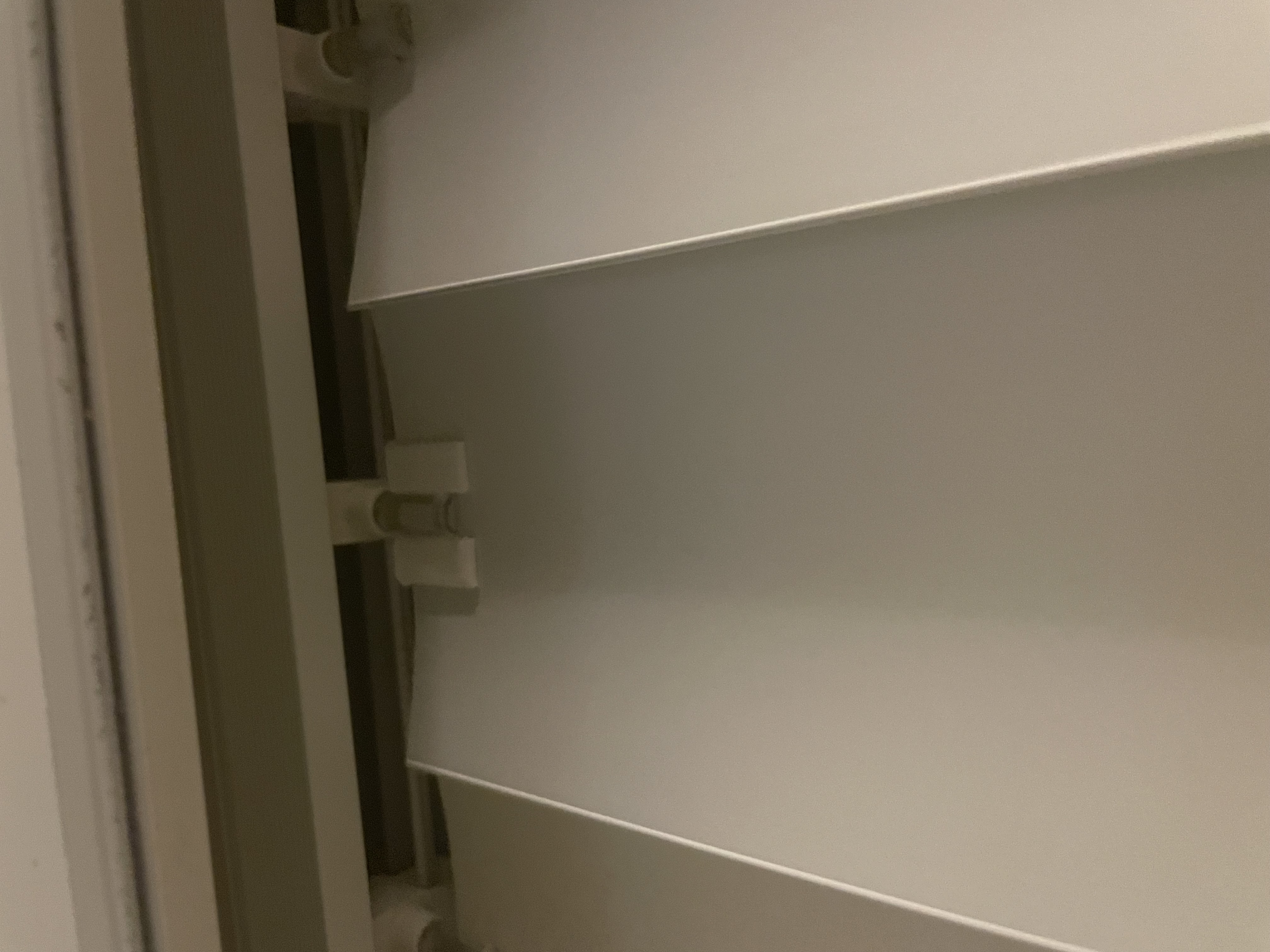 Vertical blinds repair clip