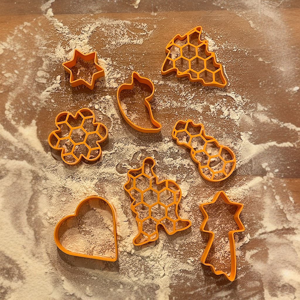 25 Piece Christmas Cookie Cutter Set (4minute print) by Matrix