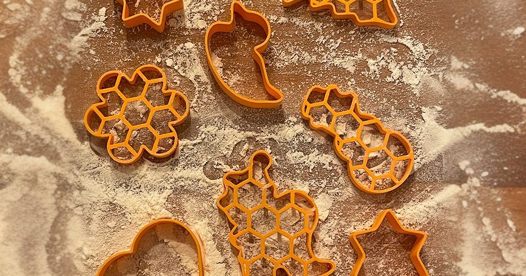 25 Piece Christmas Cookie Cutter Set 4 minute Print By Matrix 25-piece-christmas-cookie-cutter-set-4-minute-print-by-matrix