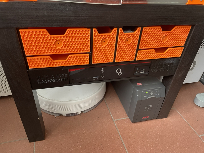 Fujitsu Futro S720 IKEA Lack mount (rackmount)