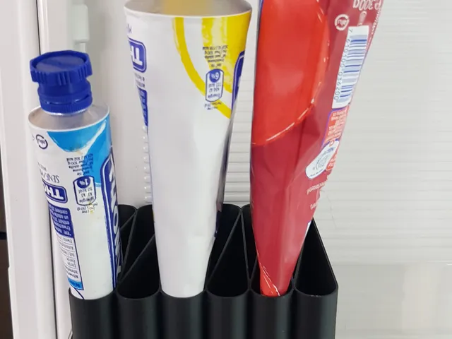Tubenhalter für Kühlschrank / Tubeholder for Refrigerator