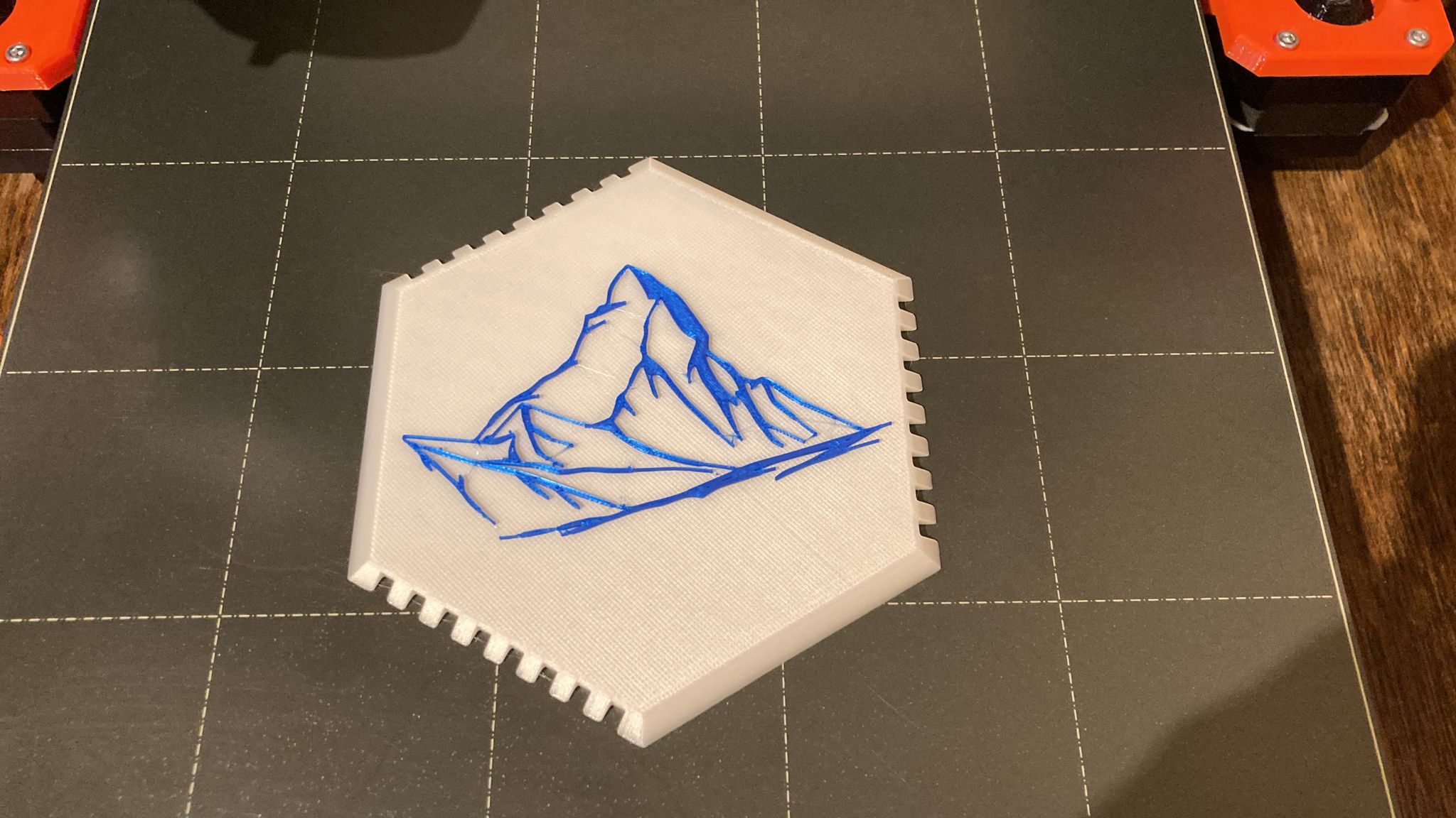 Hexagonal ice scraper with Matterhorn