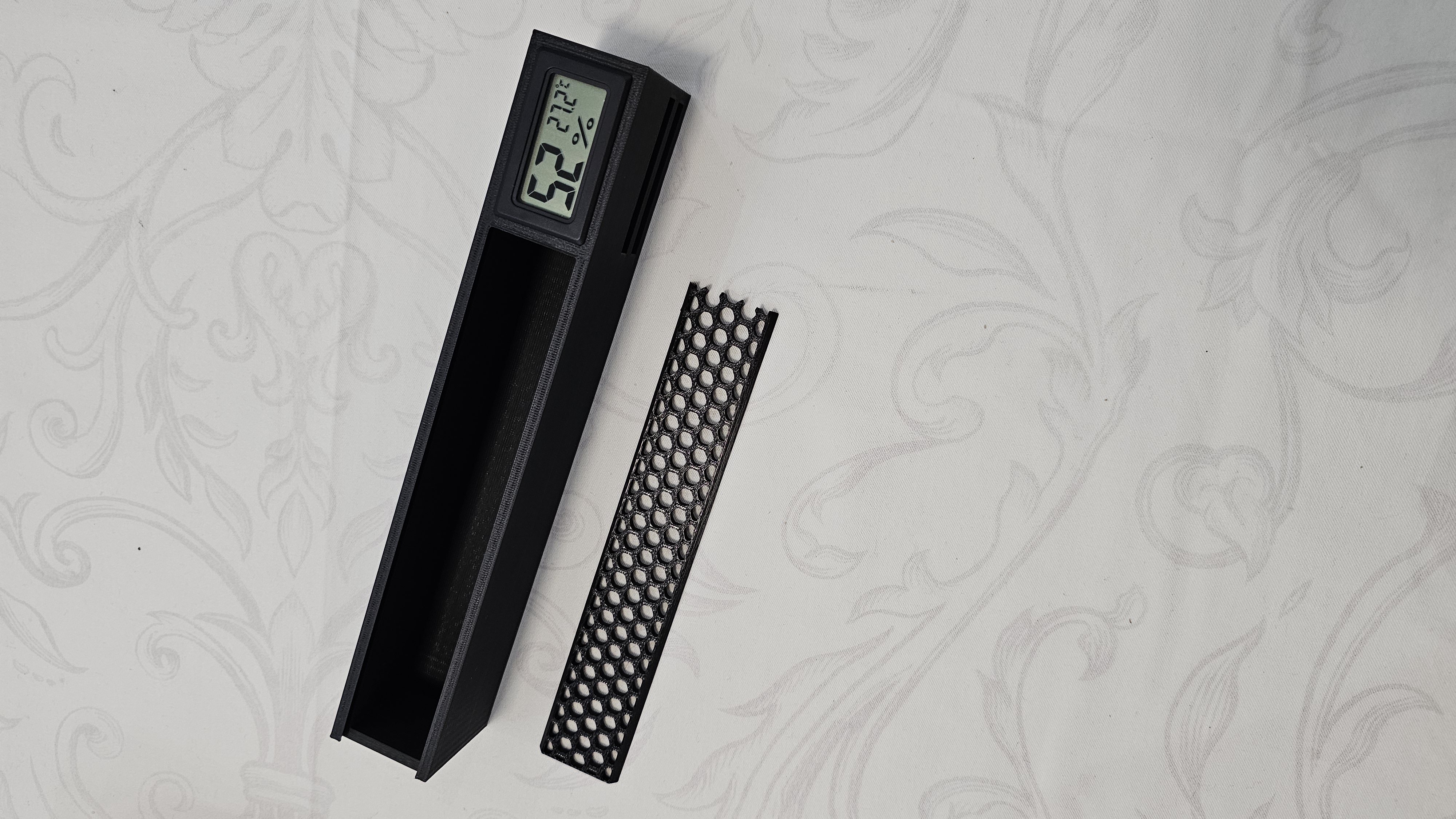 Parametric cigar humidifier for humidor box with a hygrometer slot option