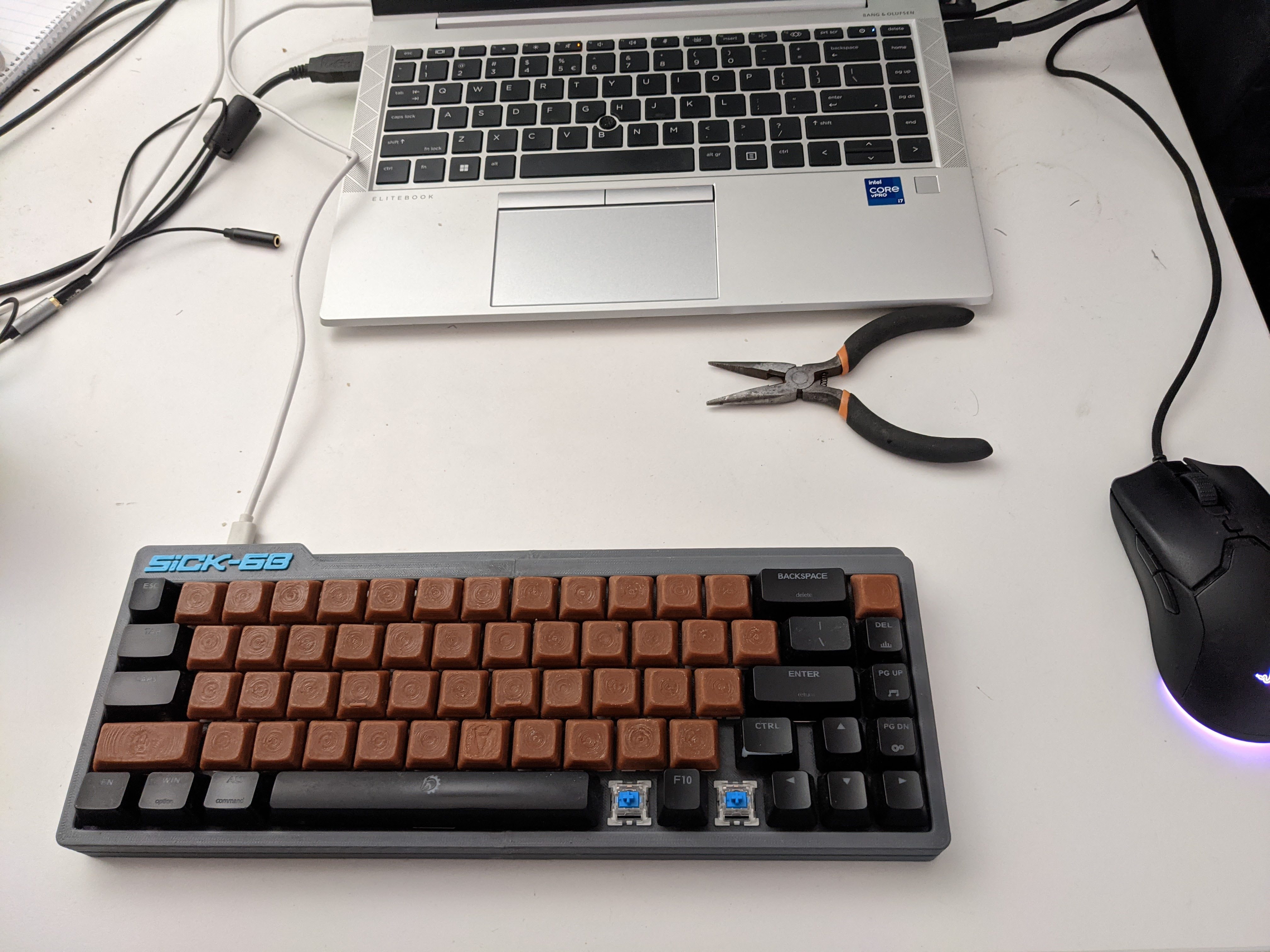 SiCK-68 with Waveshare RP2040-Zero microcontroller — thumbnail 5