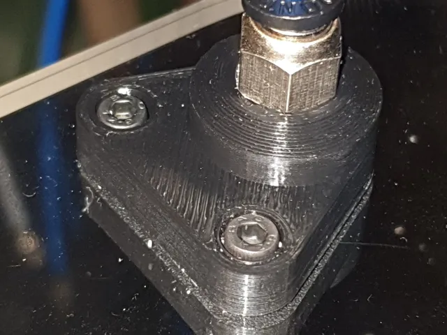 Bowden tube pass-through port with PC4-M10 fitting