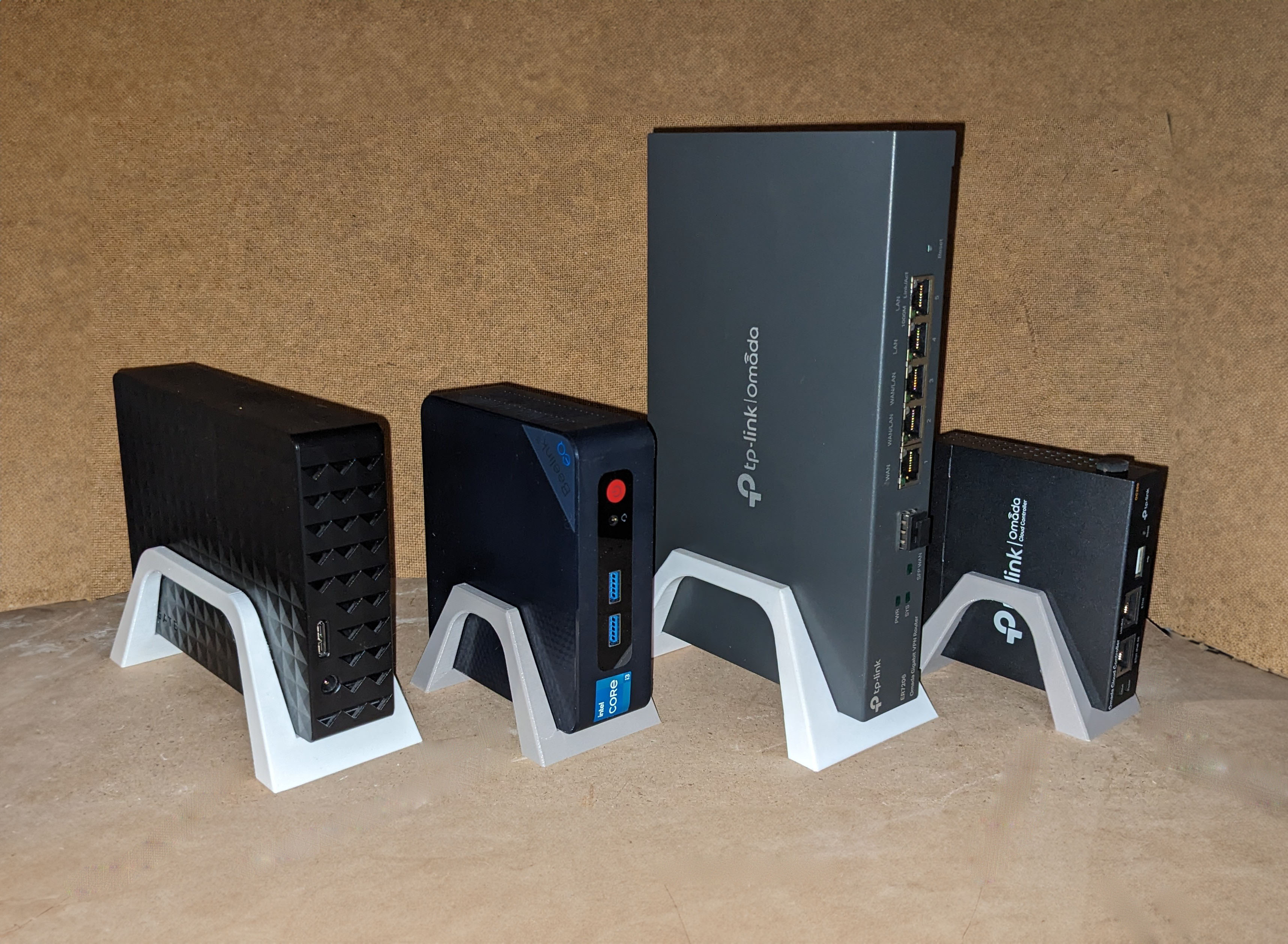 Parametric Vertical Stand for Router, Switch, MiniPC, etc. (Fusion 360)