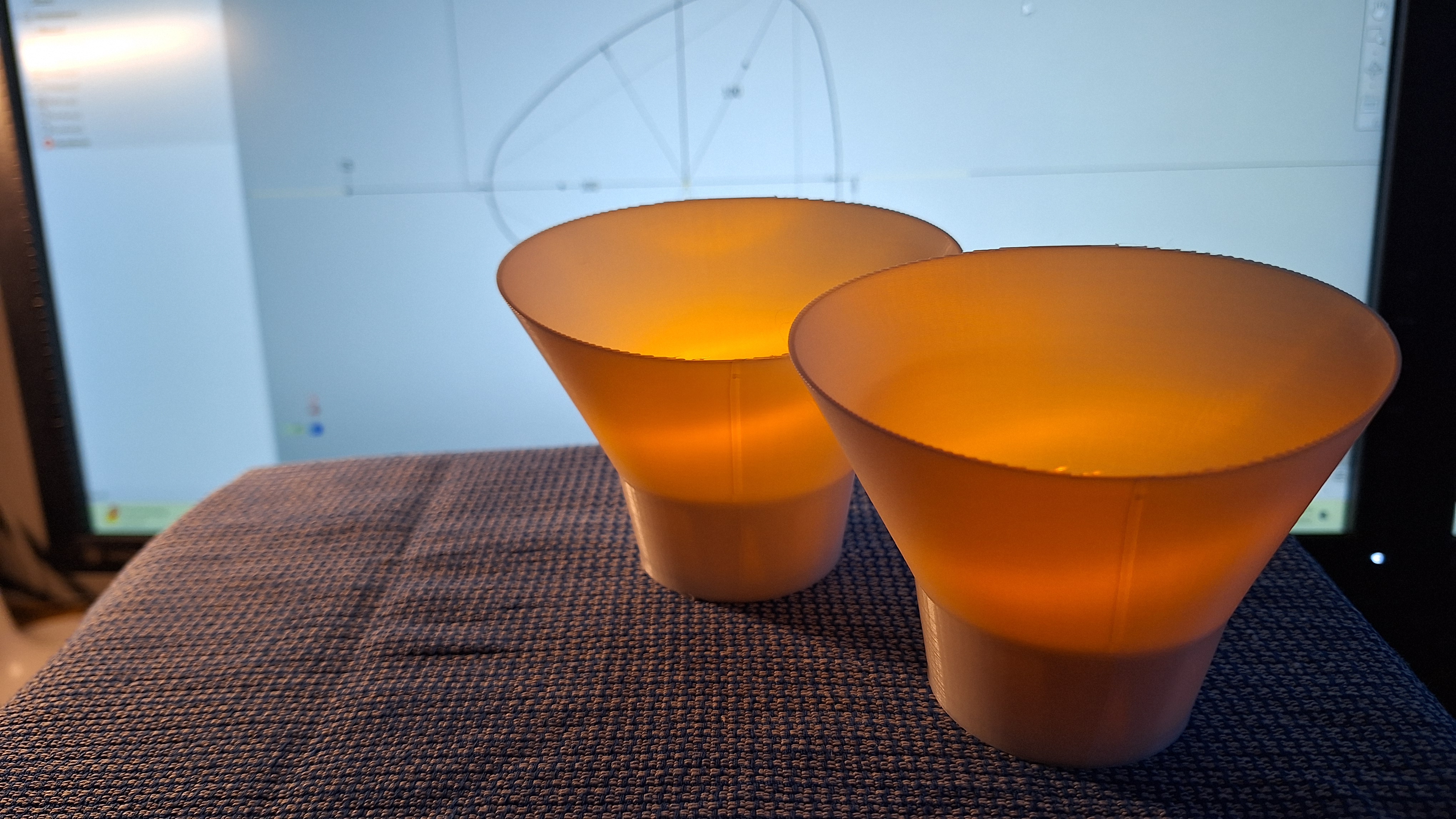 Teelicht-Halter, Kelch, eliptisch / Tea light holder, goblet, elliptic