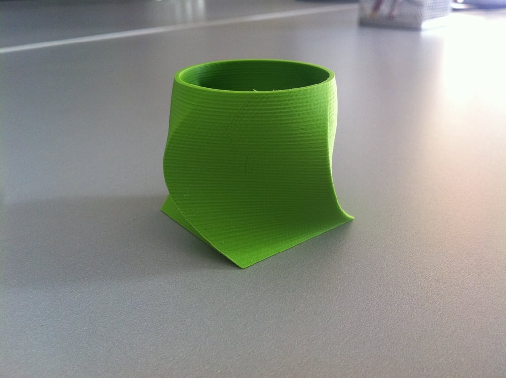 Miniatura 3 do modelo 3D SQUARE TO CIRCLE VASE