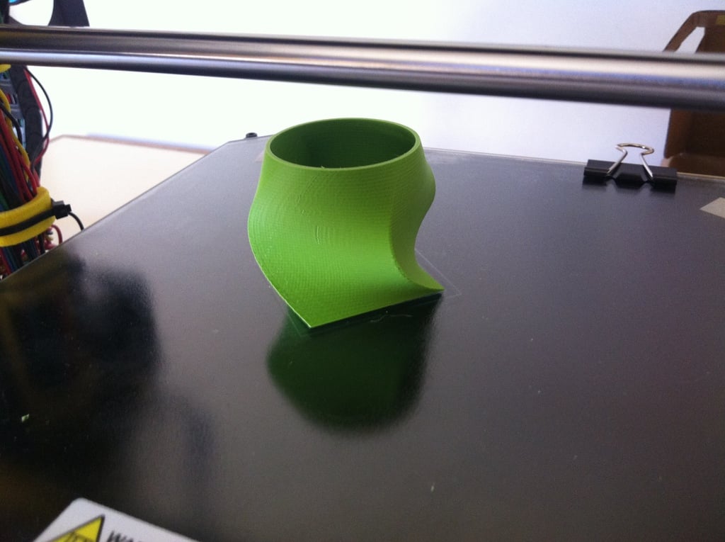 Miniatura 2 do modelo 3D SQUARE TO CIRCLE VASE