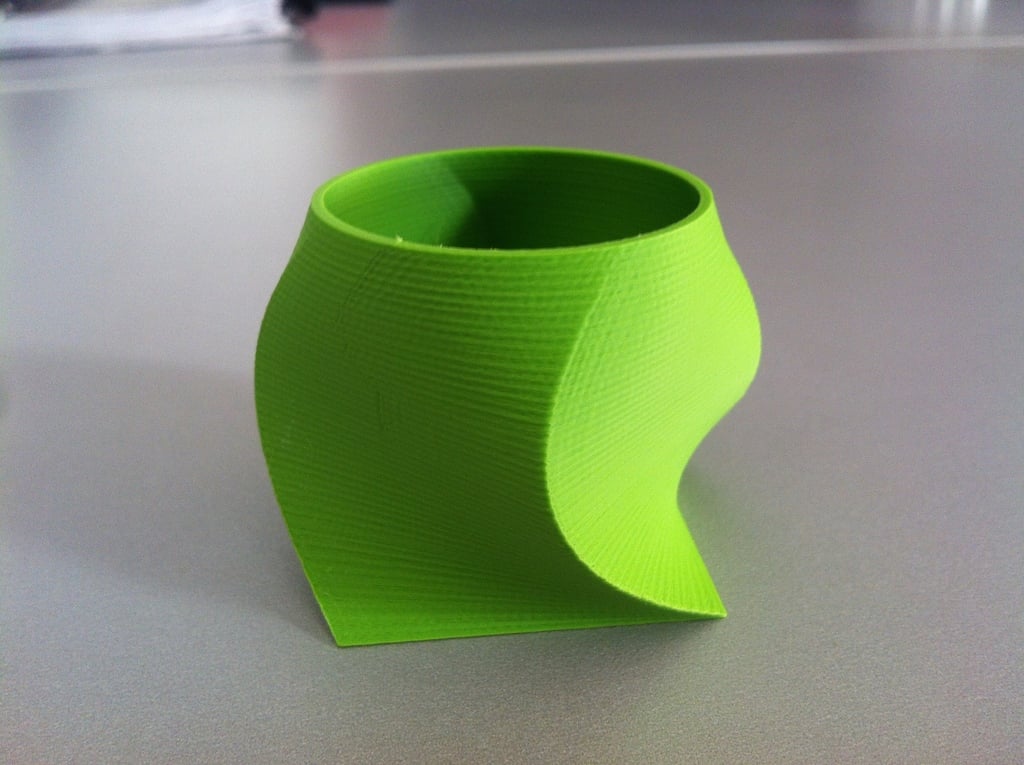 Miniatura 4 do modelo 3D SQUARE TO CIRCLE VASE