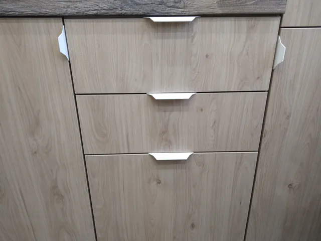 No drill cabinet door and drawer handles for 18mm thick panels