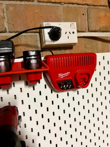 Milwaukee M12 Charger SKADIS mount