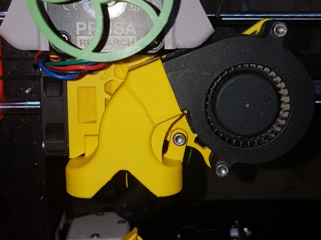 Delta-P Extruder fan shroud with stepper cooler