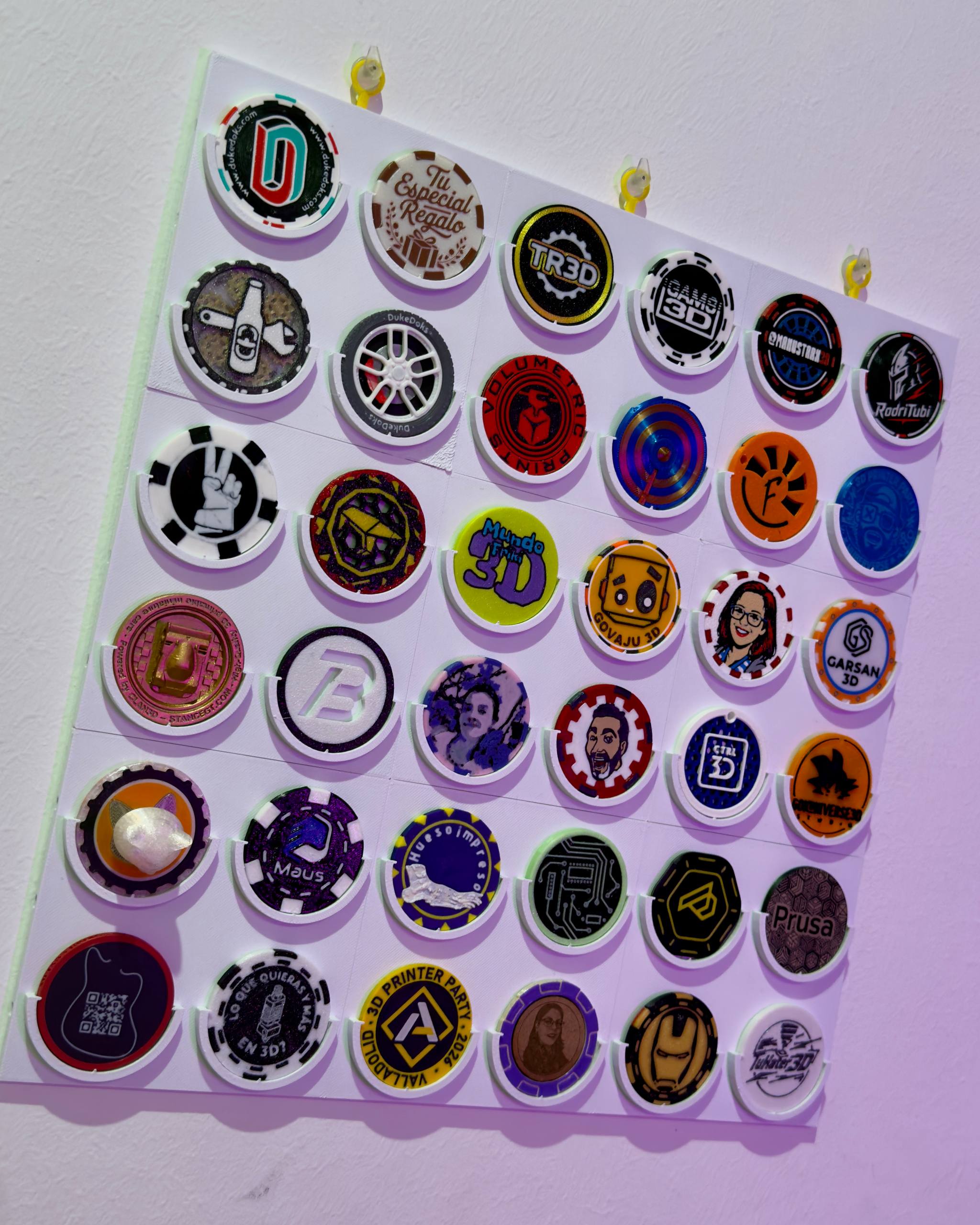 Porta Tazos Expositor Pared