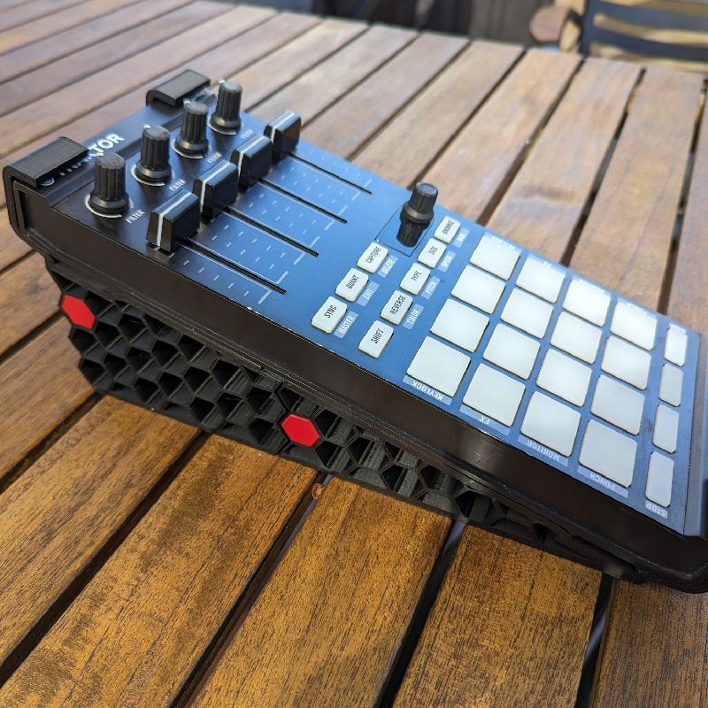 【希少】Traktor Kontrol Stand F1・X1・Z1専用スタンド Native Instruments/F1・X1・Z1専用スタンド/TRAKTOR KONTROL