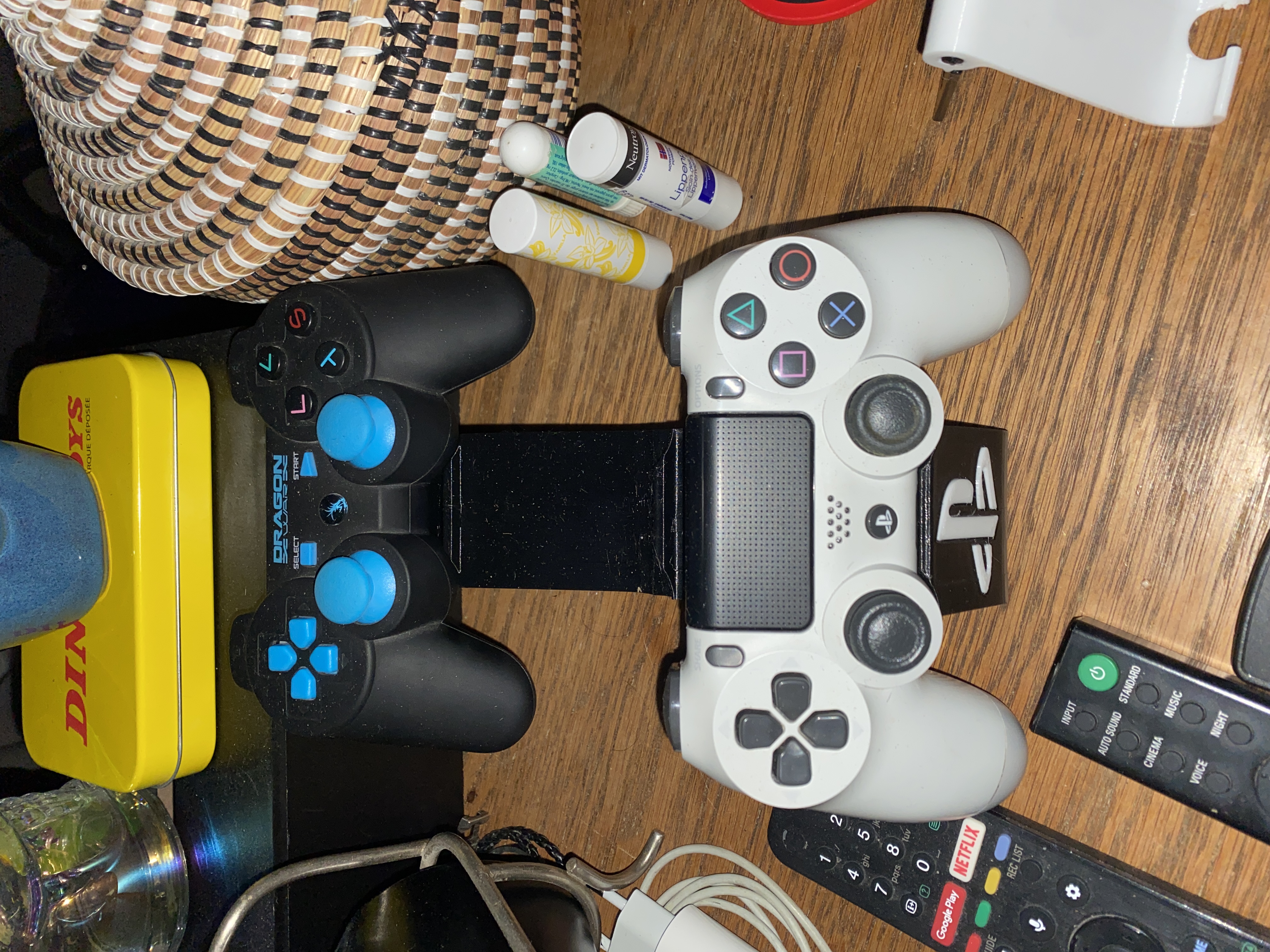 PS4 controller triple holder remix : 3D model thumbnail