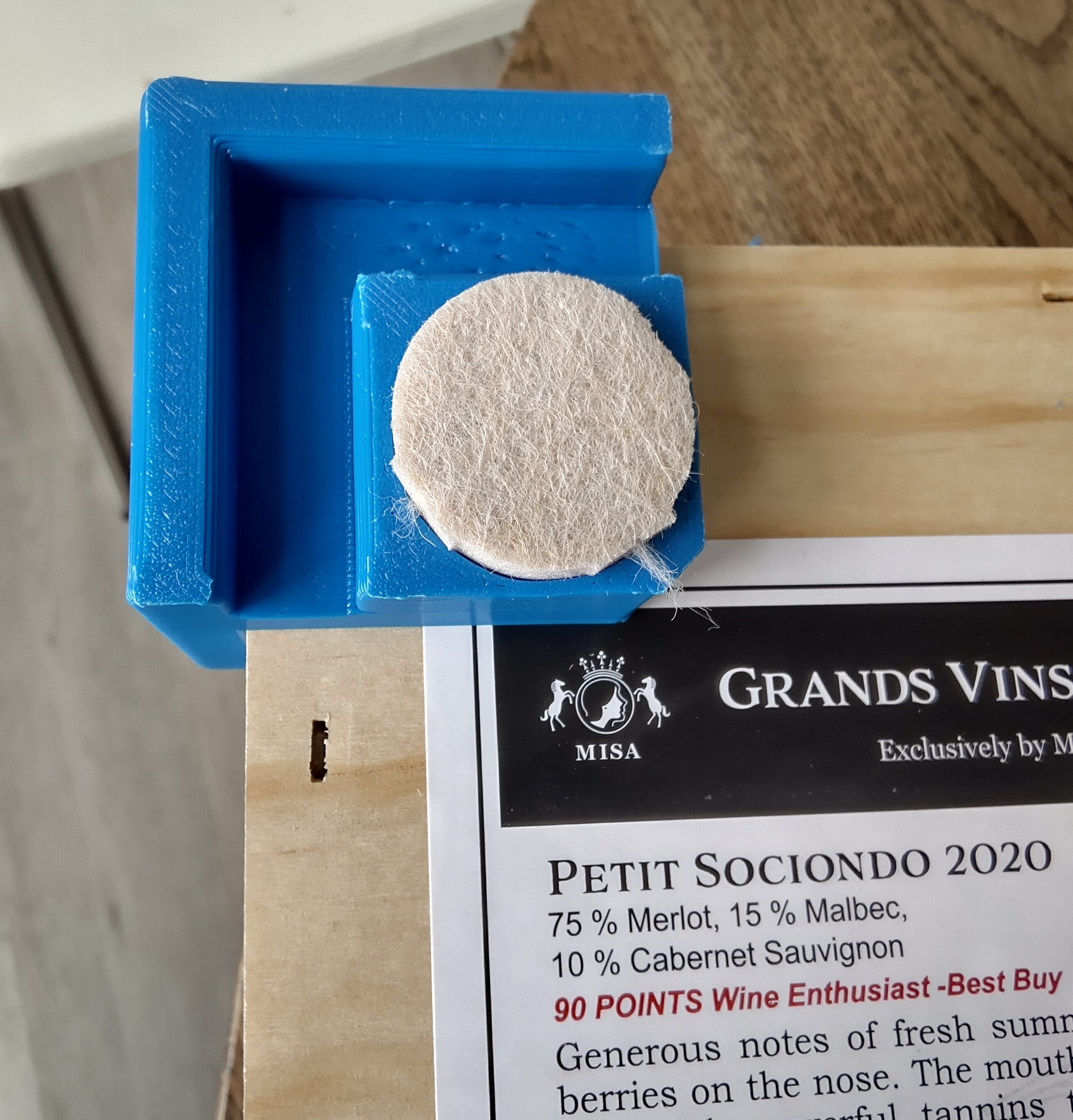 Miniatura 5 do modelo 3D Costco Wine box stacking corner
