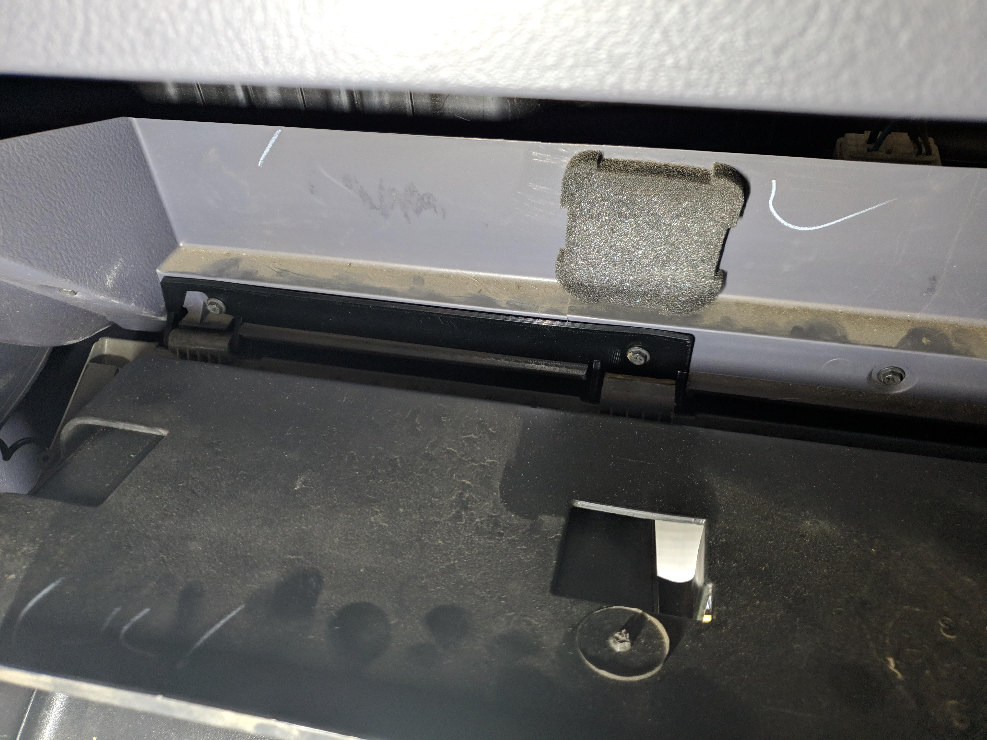 02 Dodge Ram 2500 Glovebox Hinge