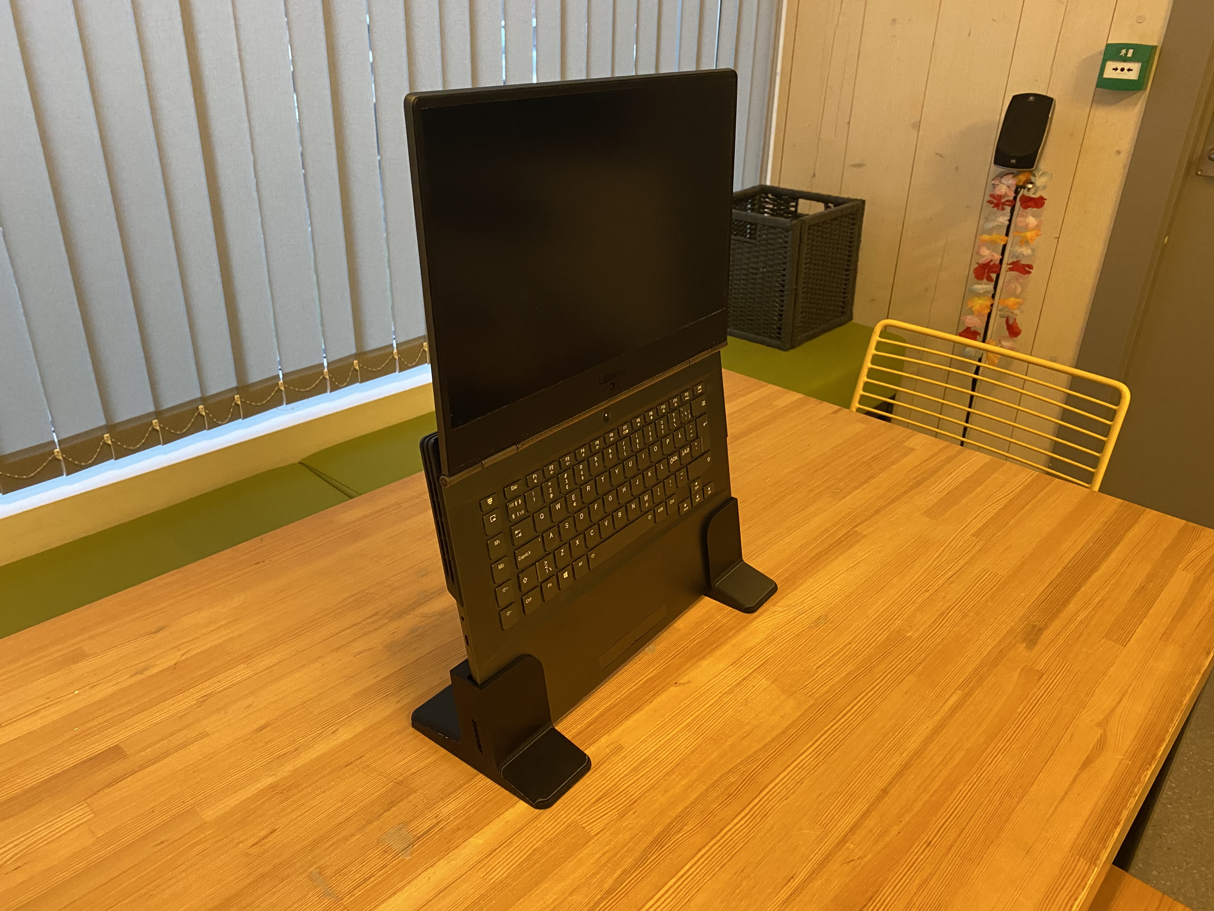Lenovo Legion y740 vertical laptop stand