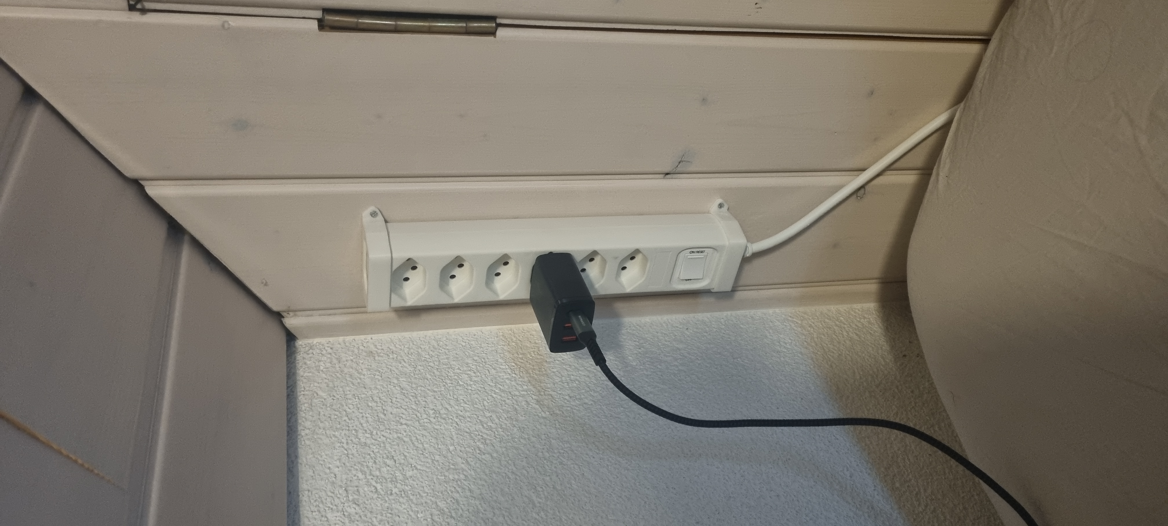 IKEA KOPPLA Power strip holder (Switzerland and Lichtenstein) (Schweiz und Lichtenstein)