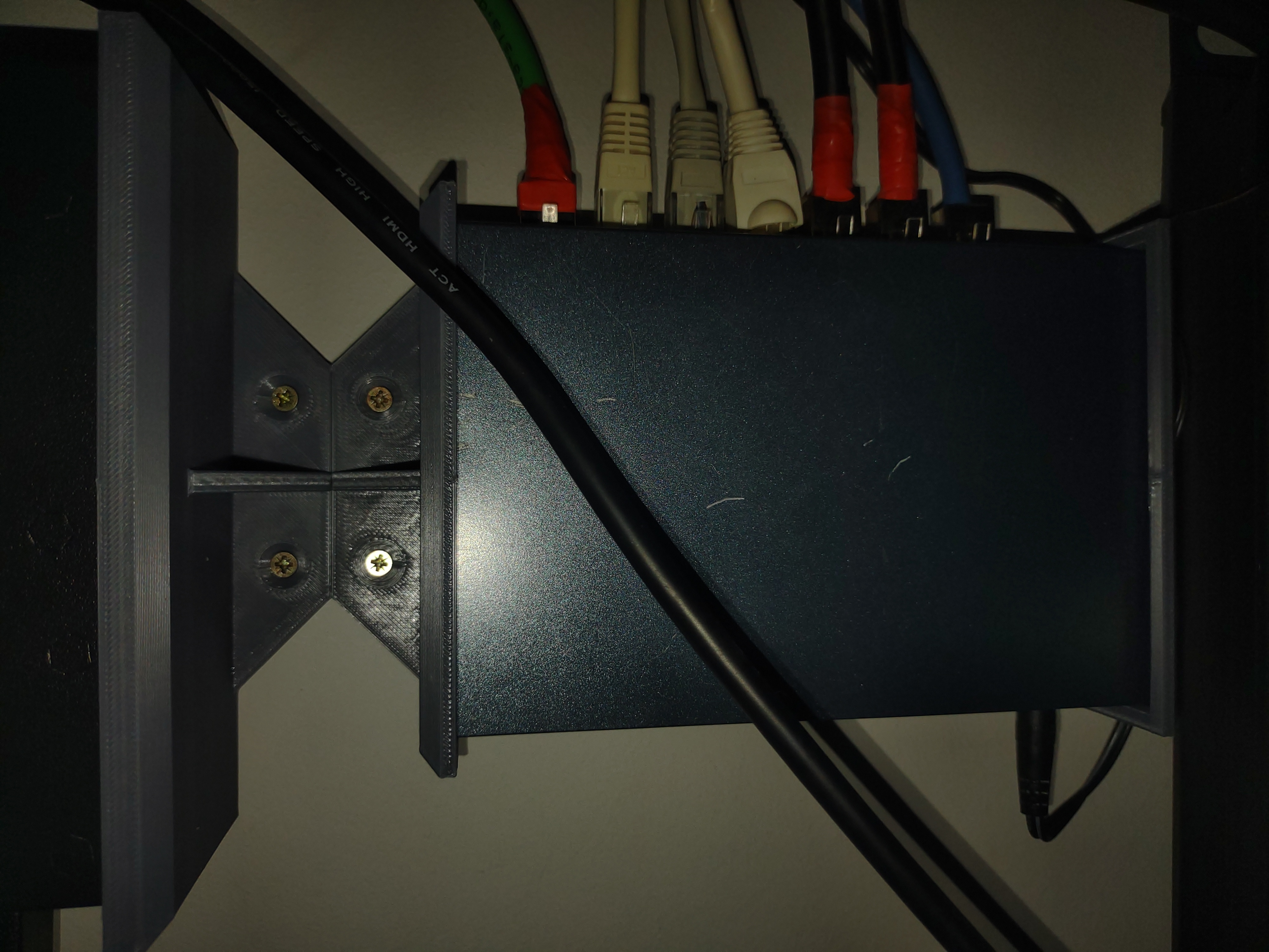 T-Link TL-SG108 8-port wall mount