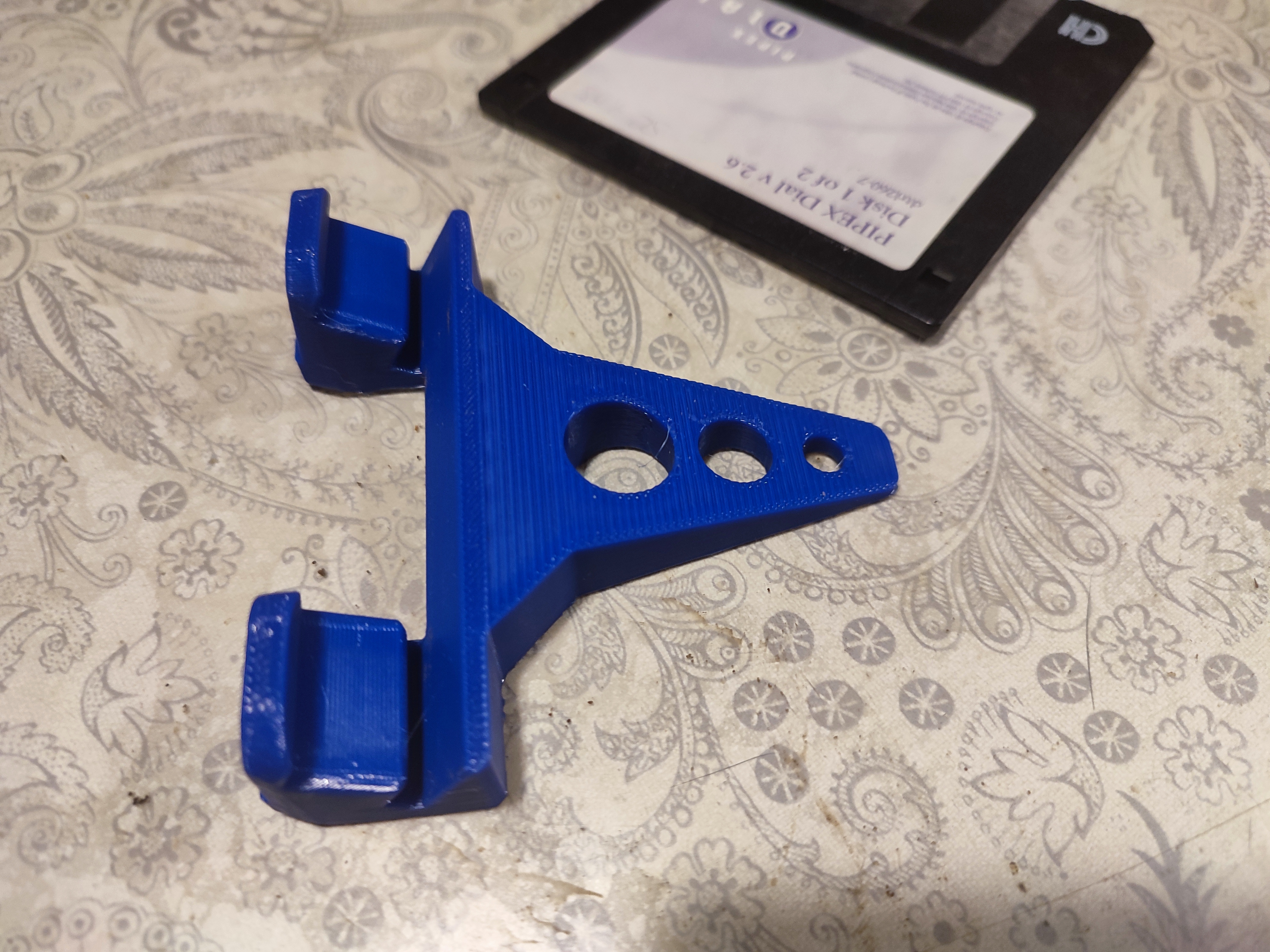 Miniatura 3 do modelo 3D Boot Disk phone stand