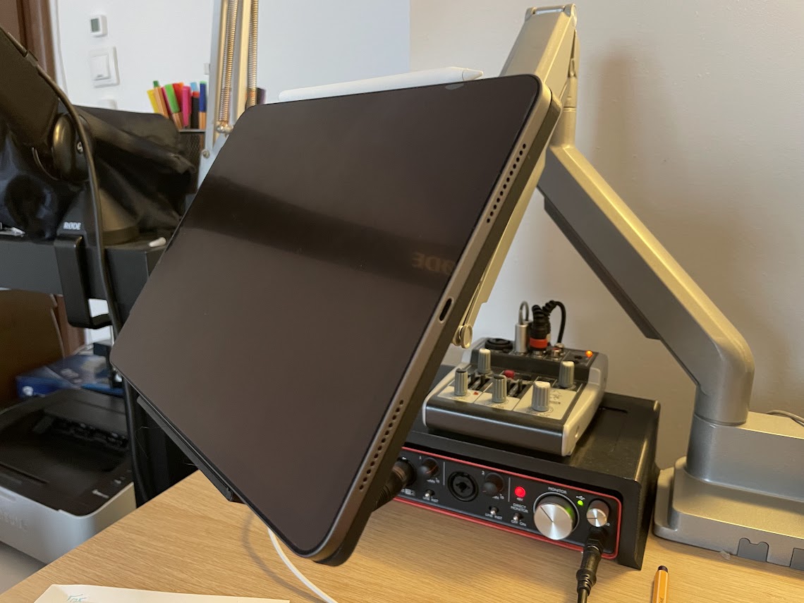 iPad Air 4th Gen Magnetic VESA Plate / Adapter