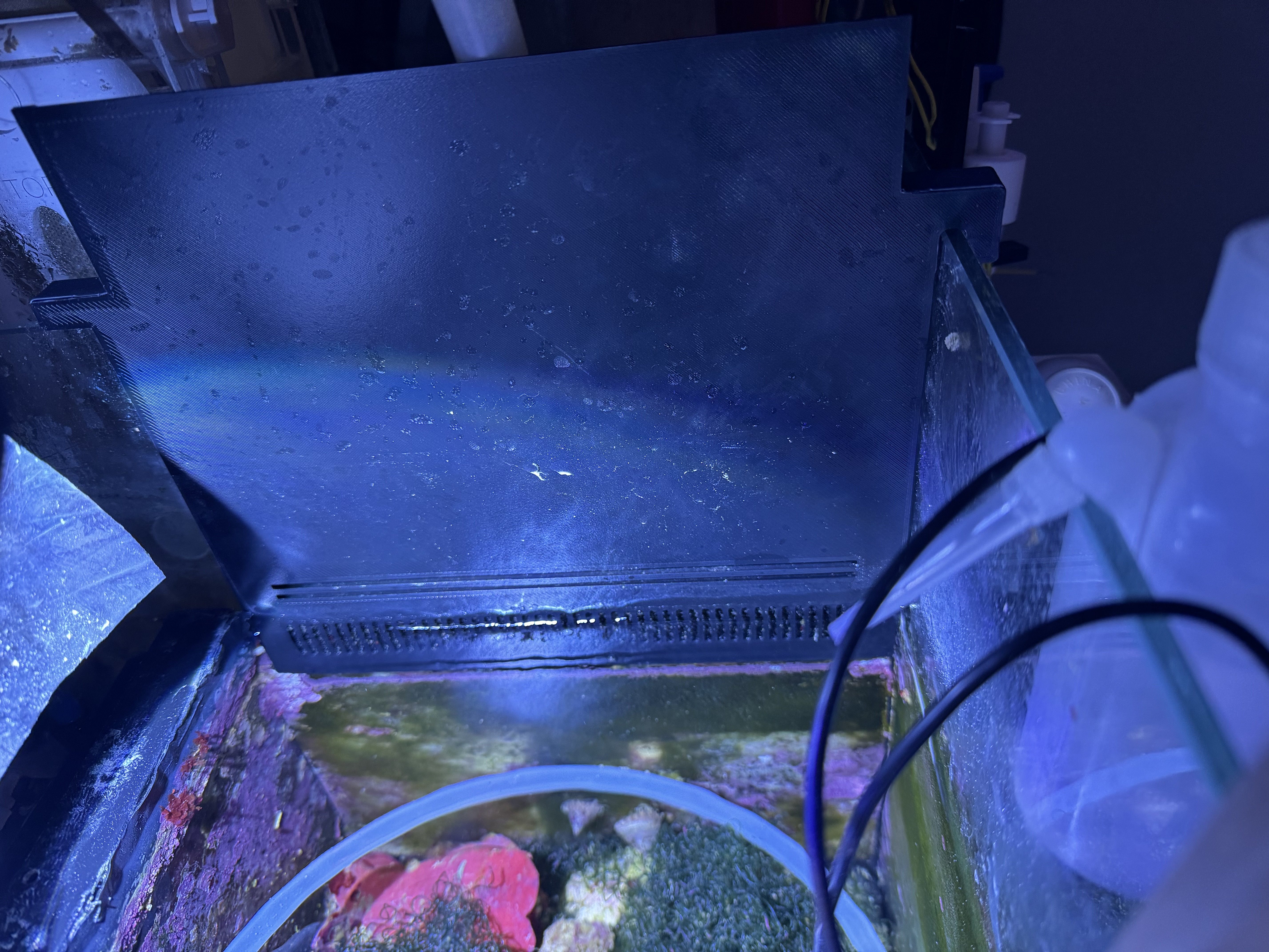 Light baffle and filter for D-D1200 Sump.