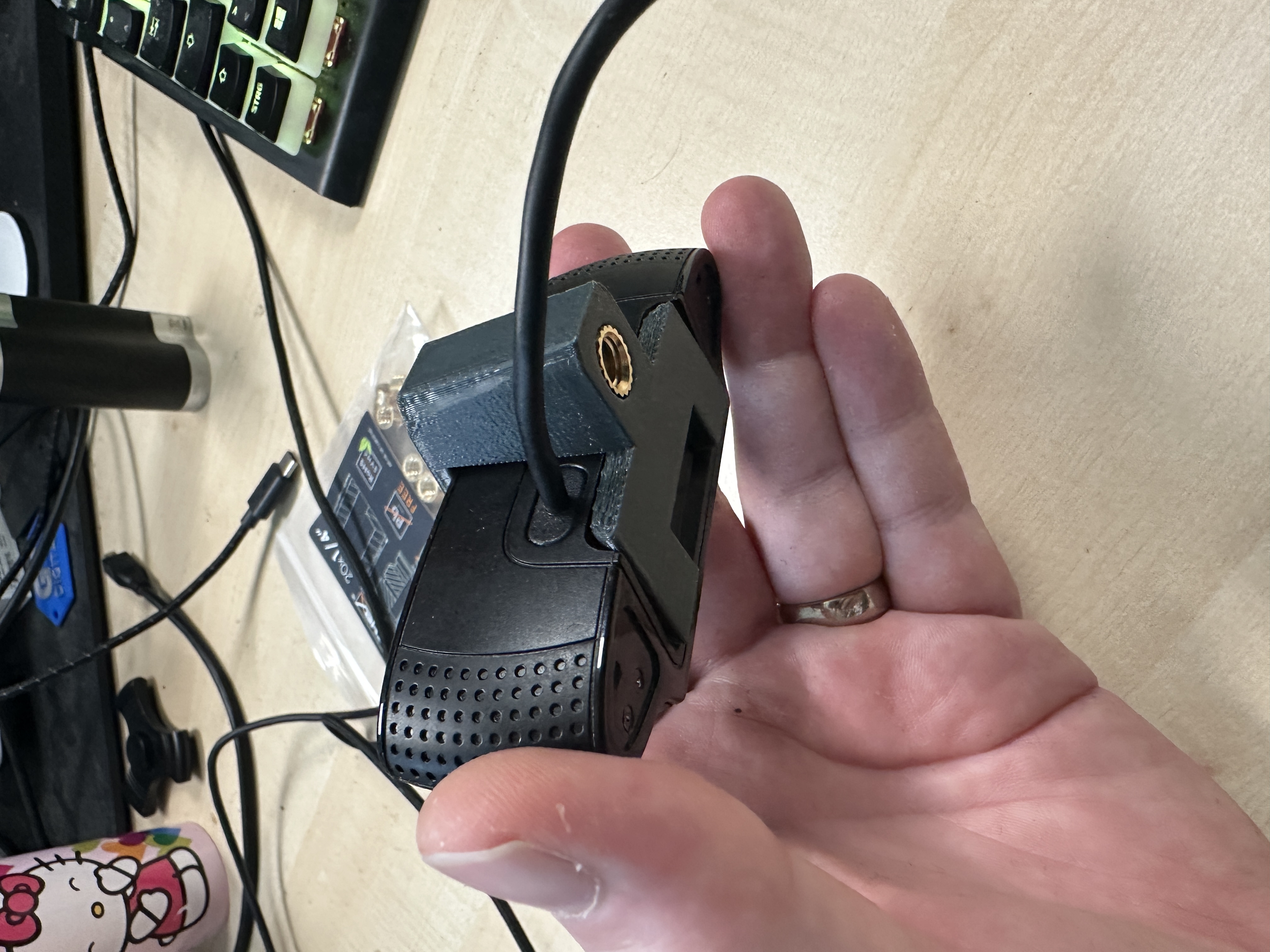 Tripod Mount for the Logitech C920 cam by Zappes