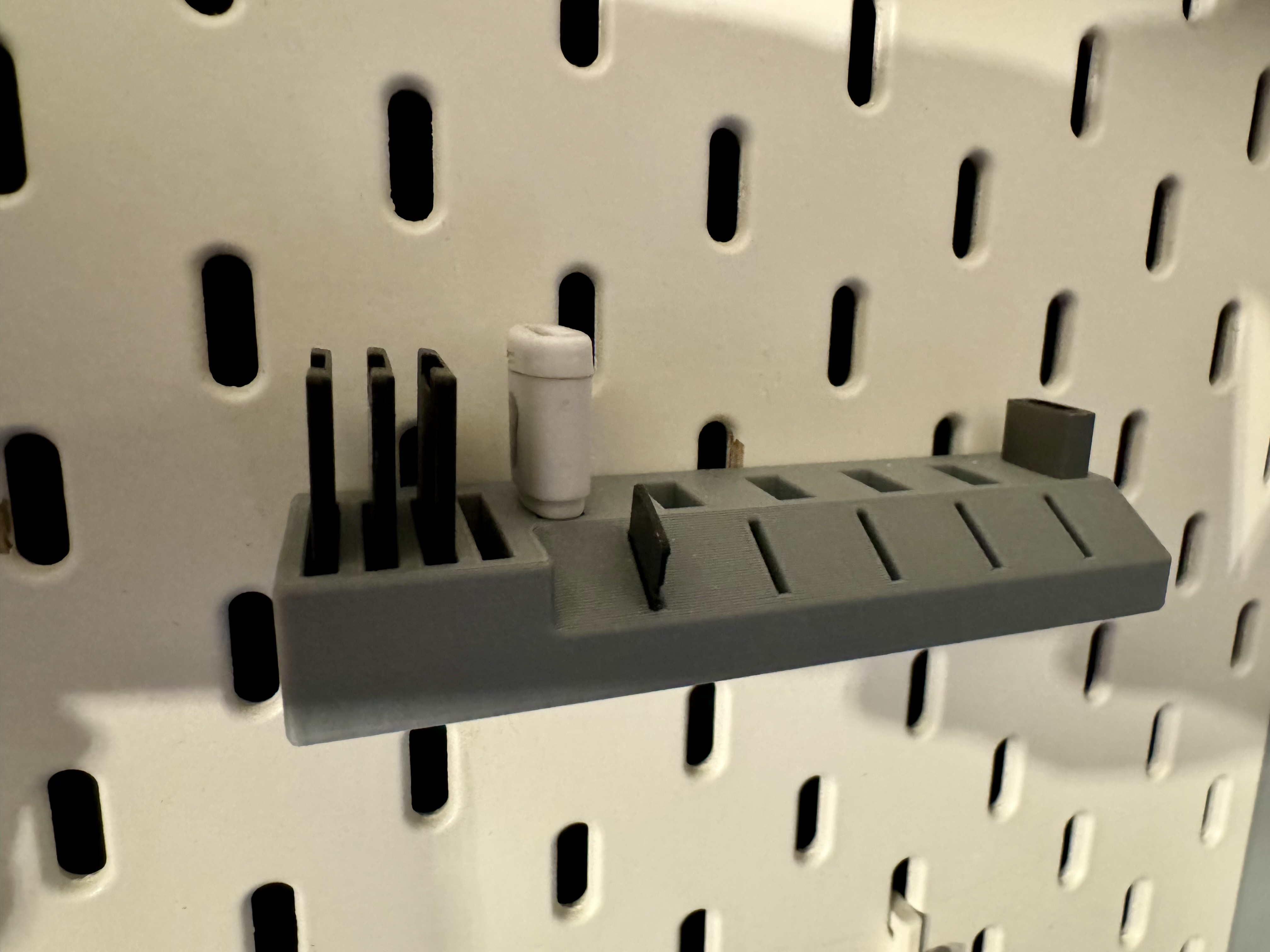 USB / SD Card Holder for Ikea Skadis