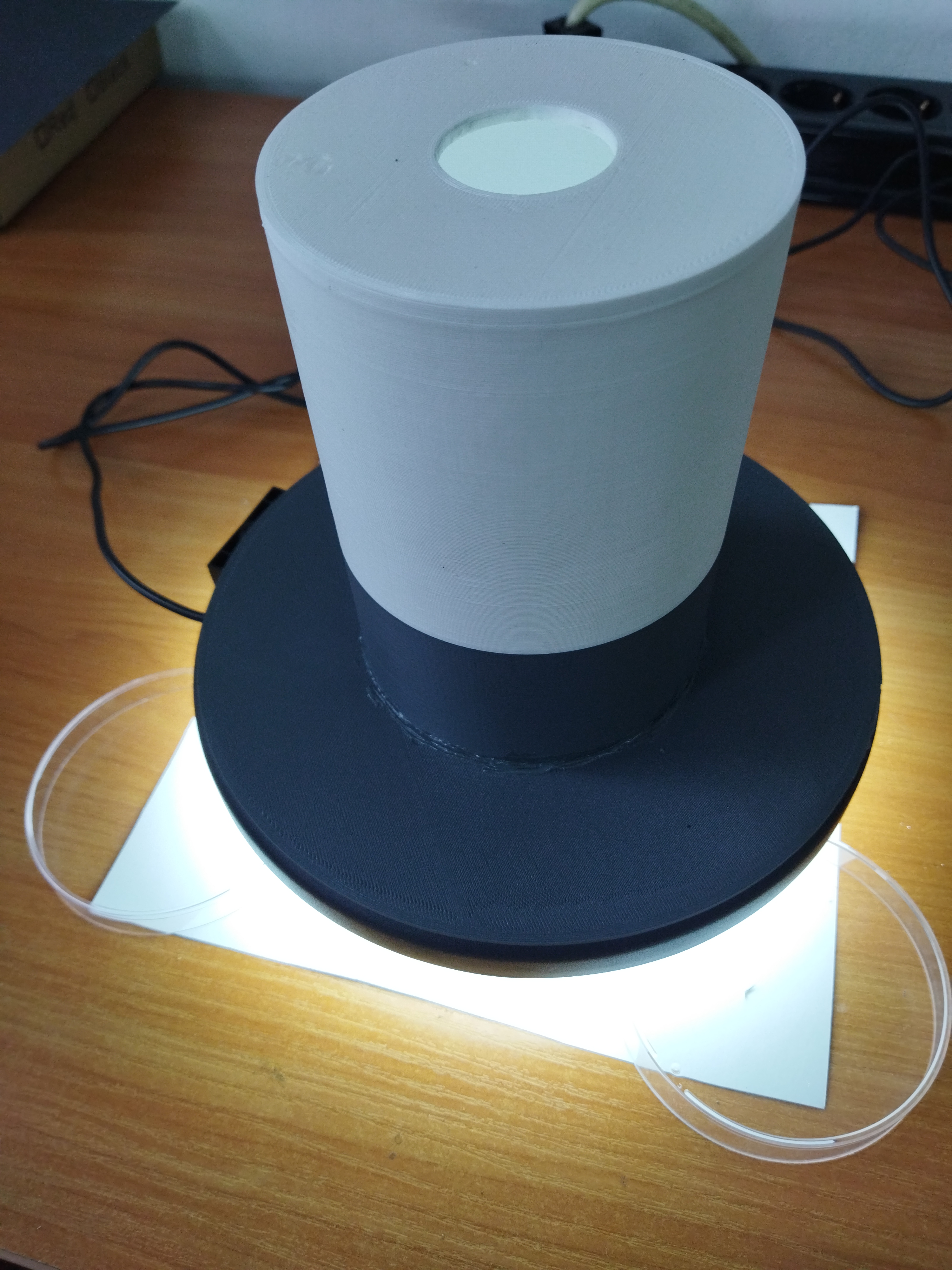 Petri plate photo documentation system
