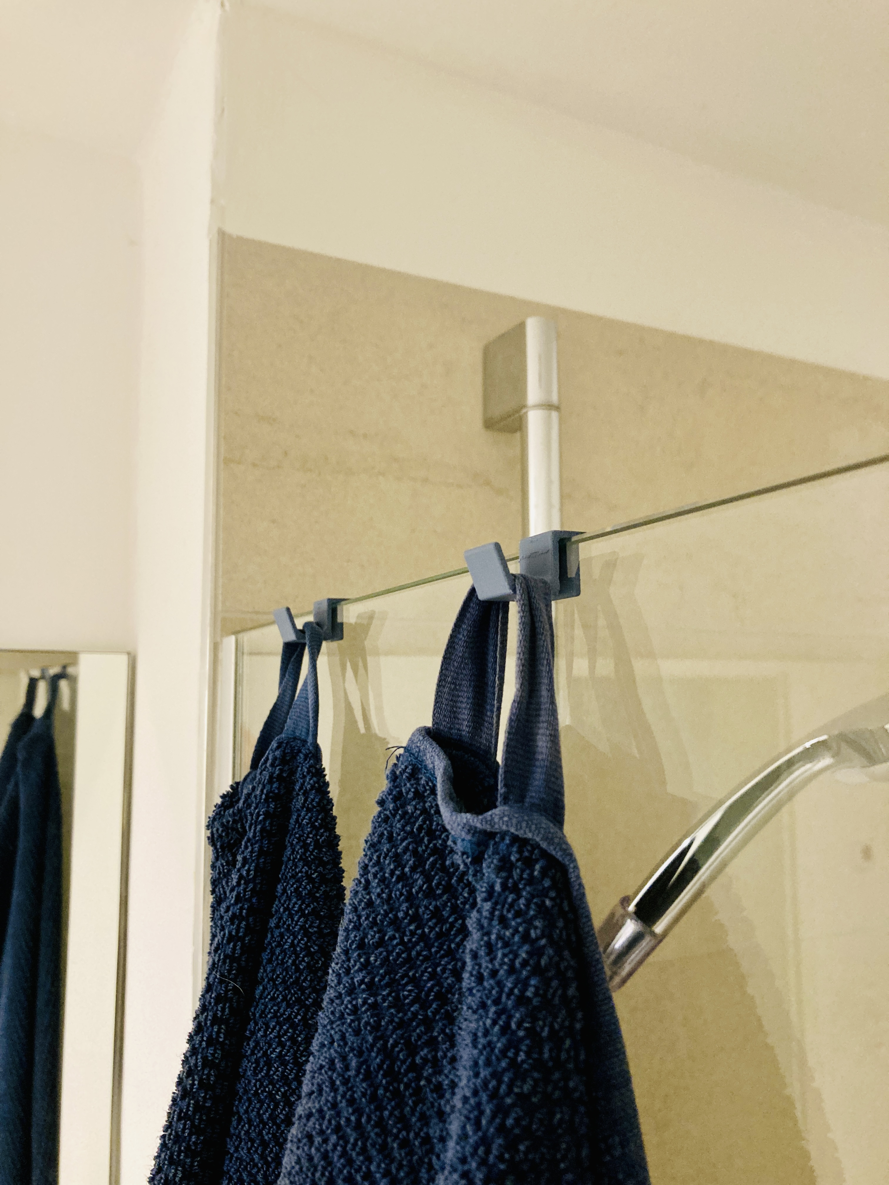 Miniatura 2 do modelo 3D Small, strong shower hook