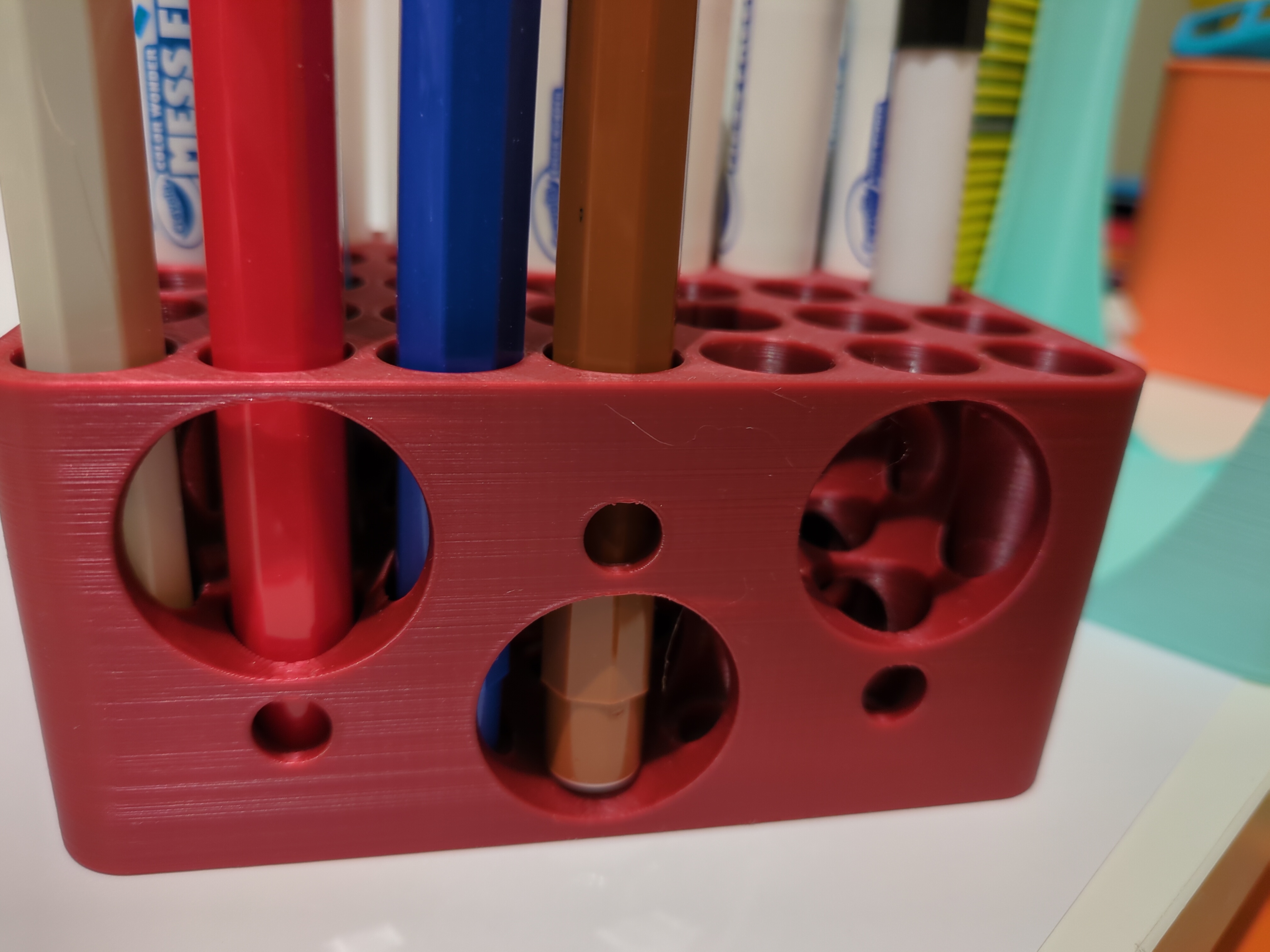 Markers holder for crayola mess free and other 16mm diameter, fits 35