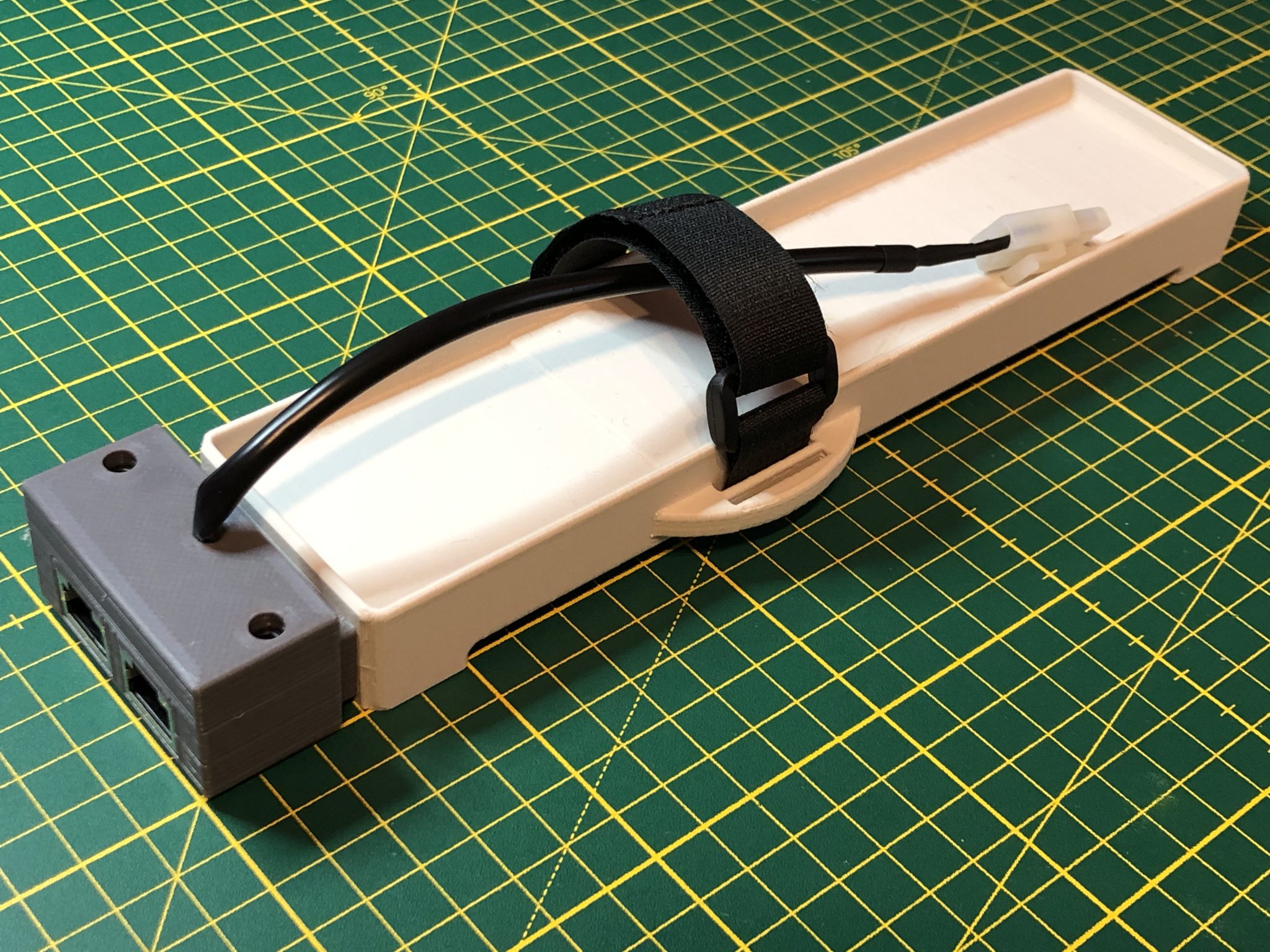 Battery-pack housing for use on testbench with CAN connector — thumbnail 2