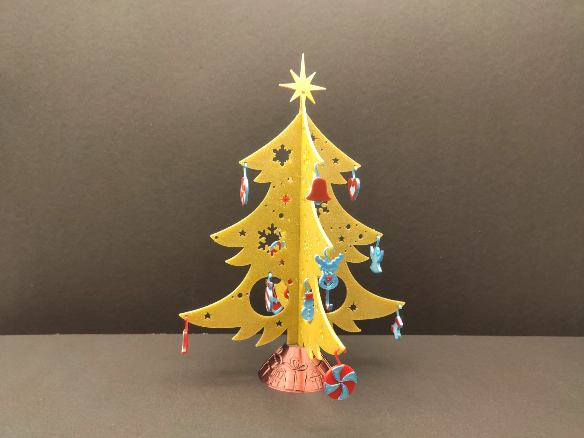 mini-christmas-tree-with-ornaments-por-sevro-descargar-modelo-stl