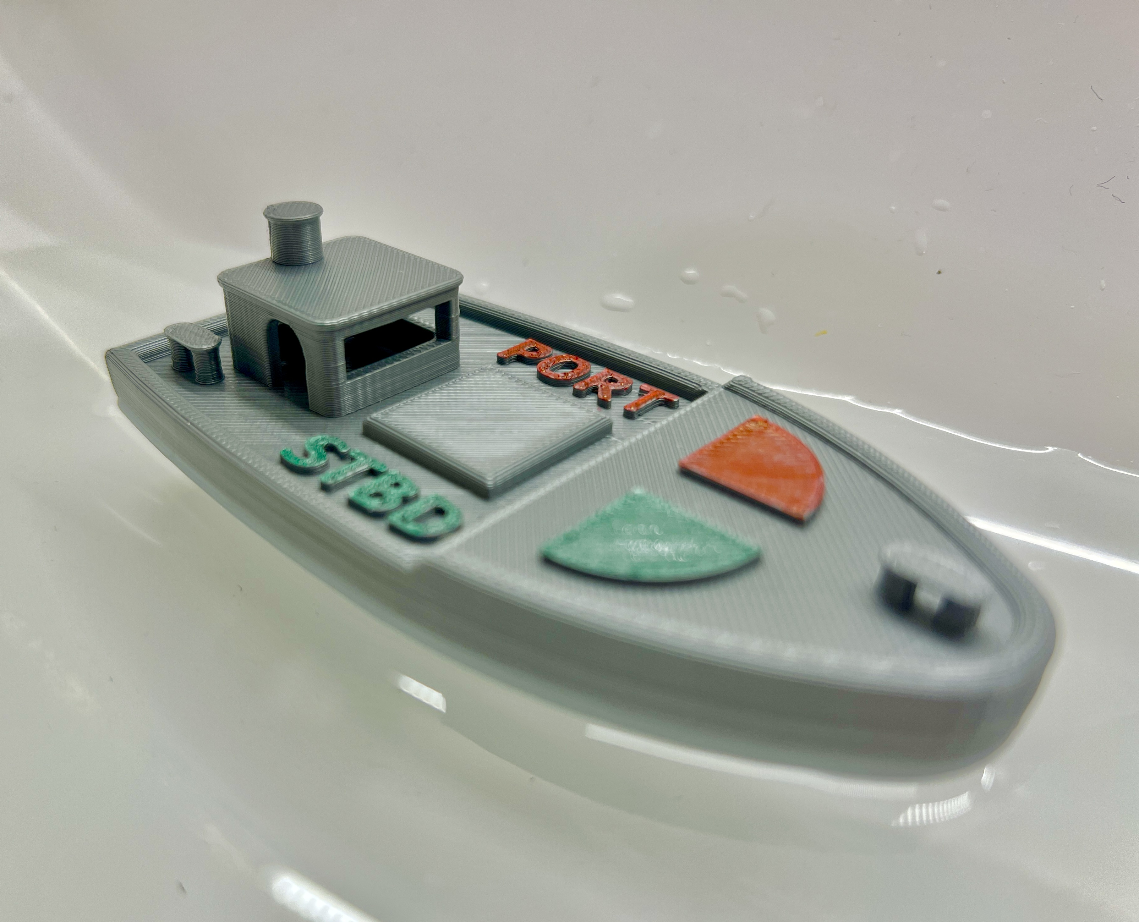 Desktop/Bathtub Boat with Starboard and port illustration
