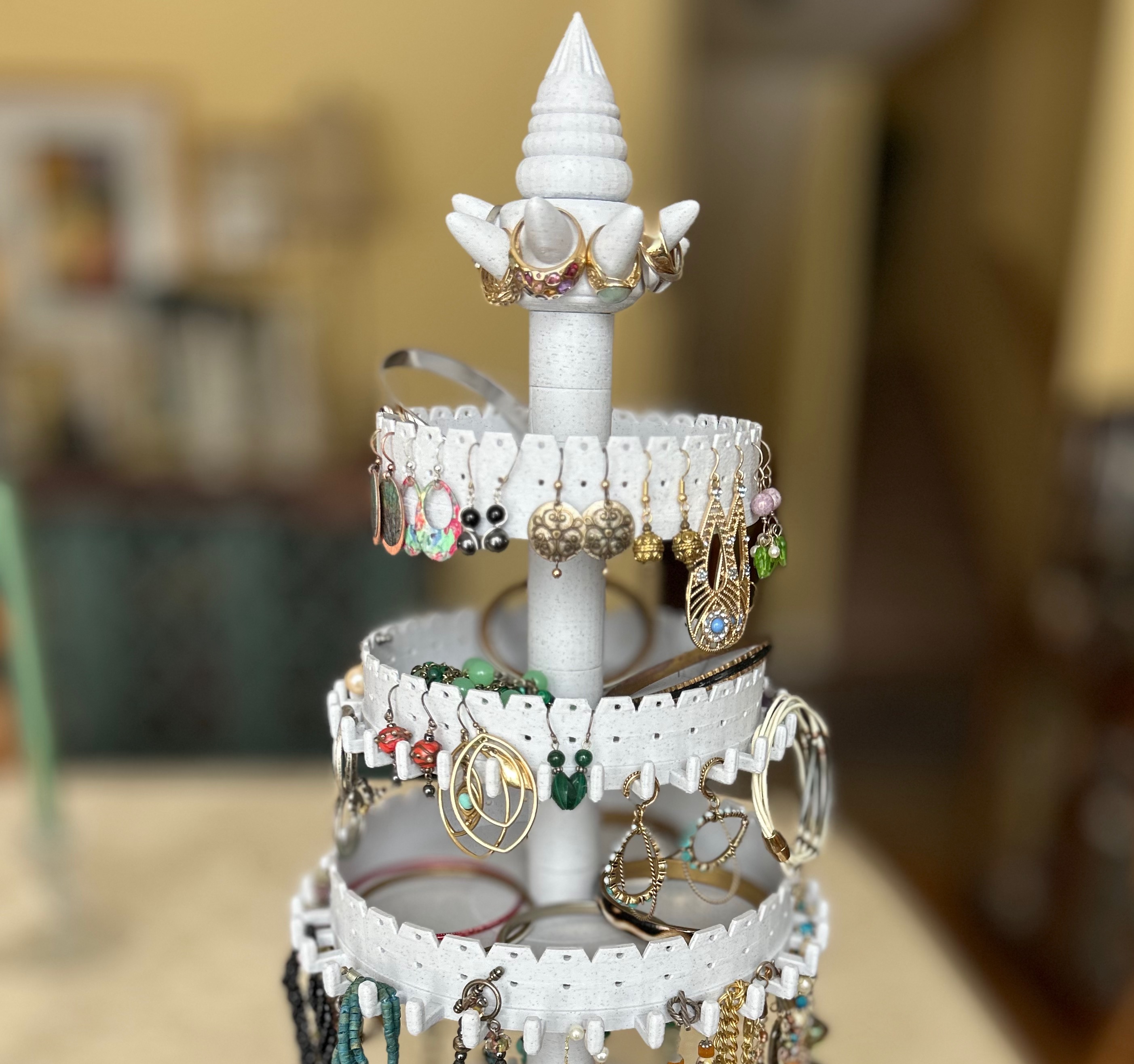 Hanging Chandelier Wedding Cake | Cake decorating, Cupcake cakes, Creative  cakes