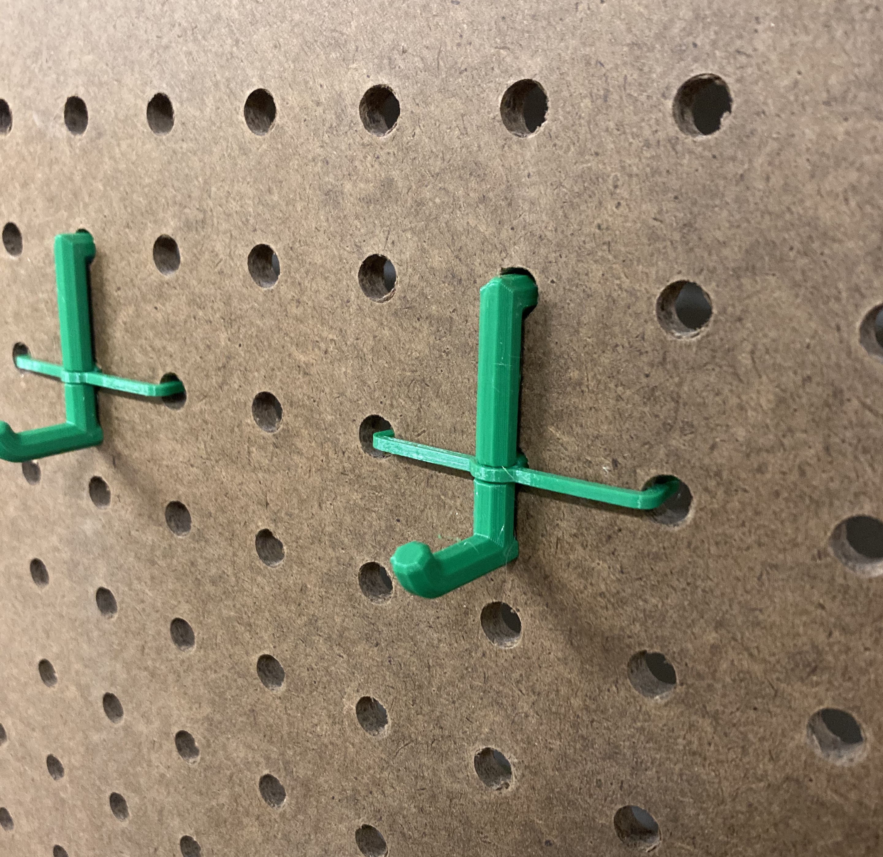 Pegboard Peg and Retainer