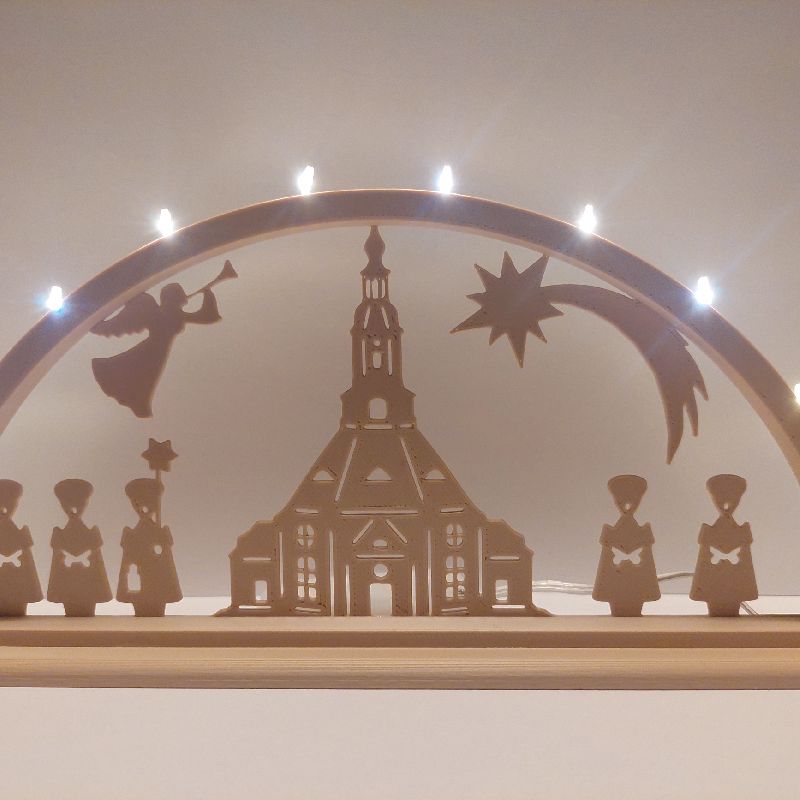 3D Schwibboden Erzgebirge – Seiffener Kirche Mit Kurrende, 7 Kerzen, 53x35 Cm, Handgefertigt