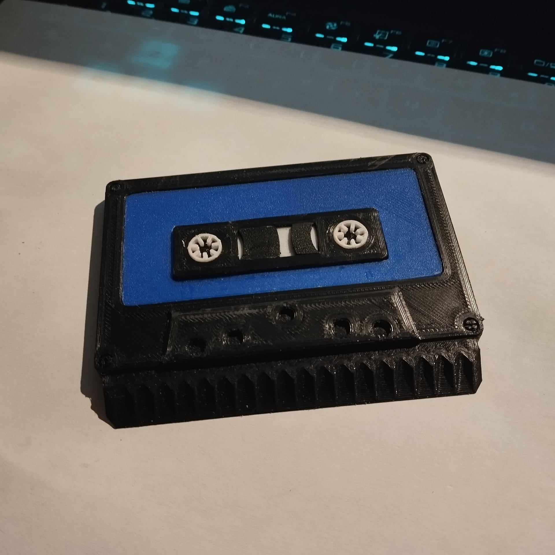 raclette  à gel en forme de cassette audio