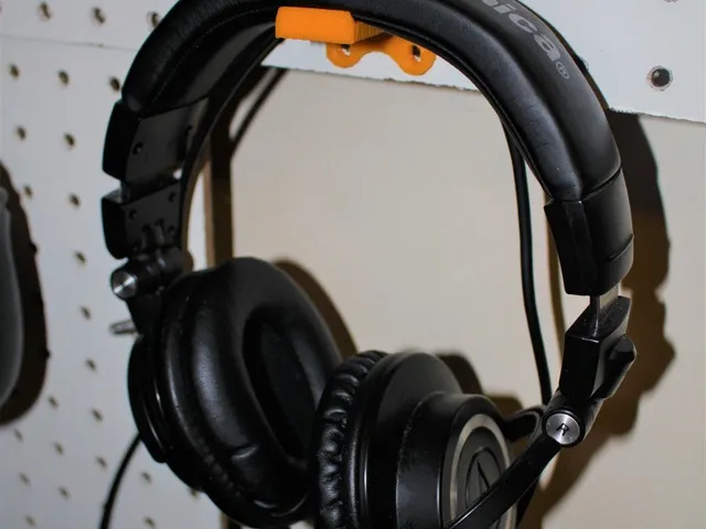 Head Phone Stand: Wall Mounted